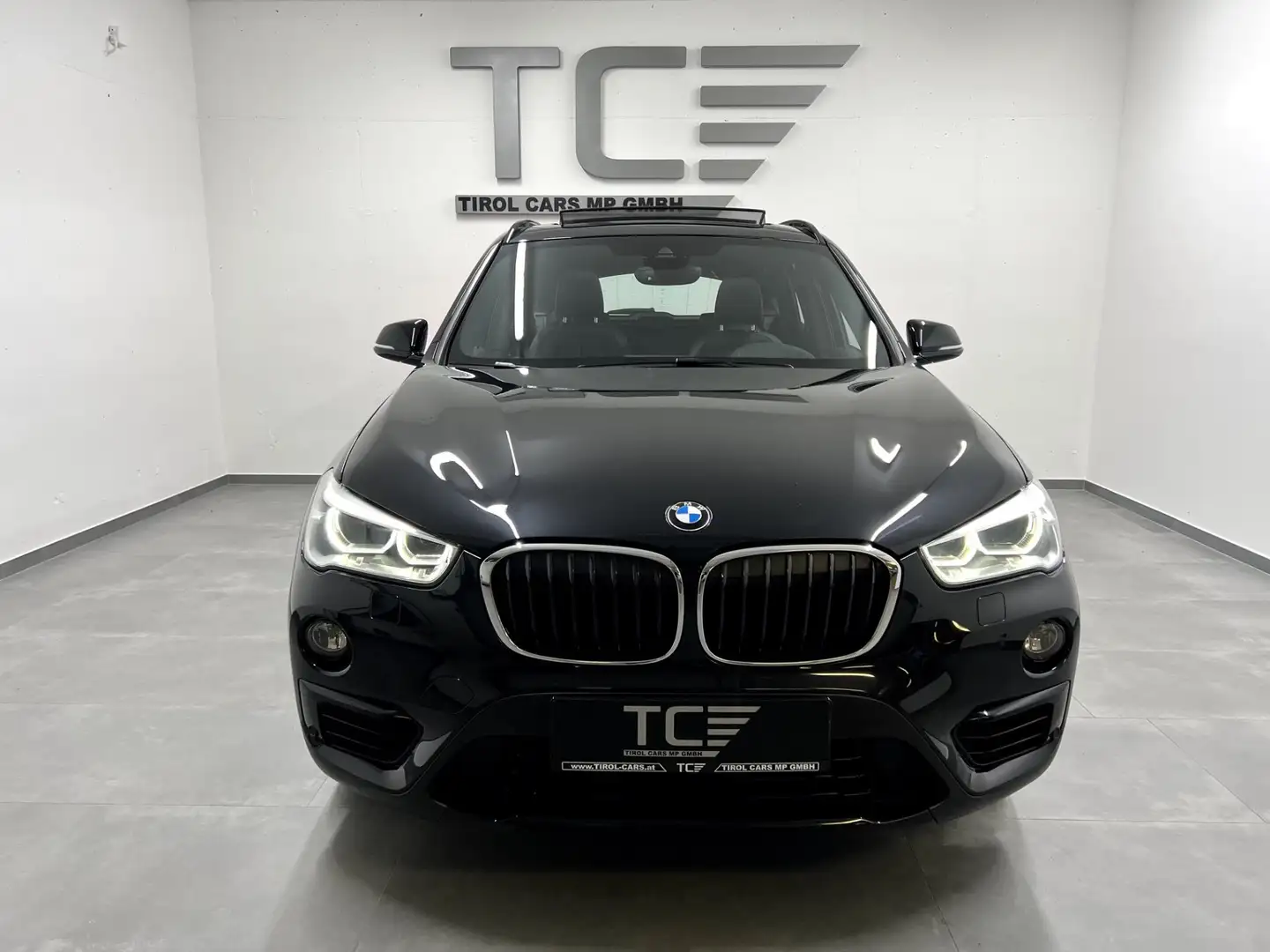 BMW X1 xDrive20i Sport Line Aut.Pano,Leder,RFK,.. Noir - 2