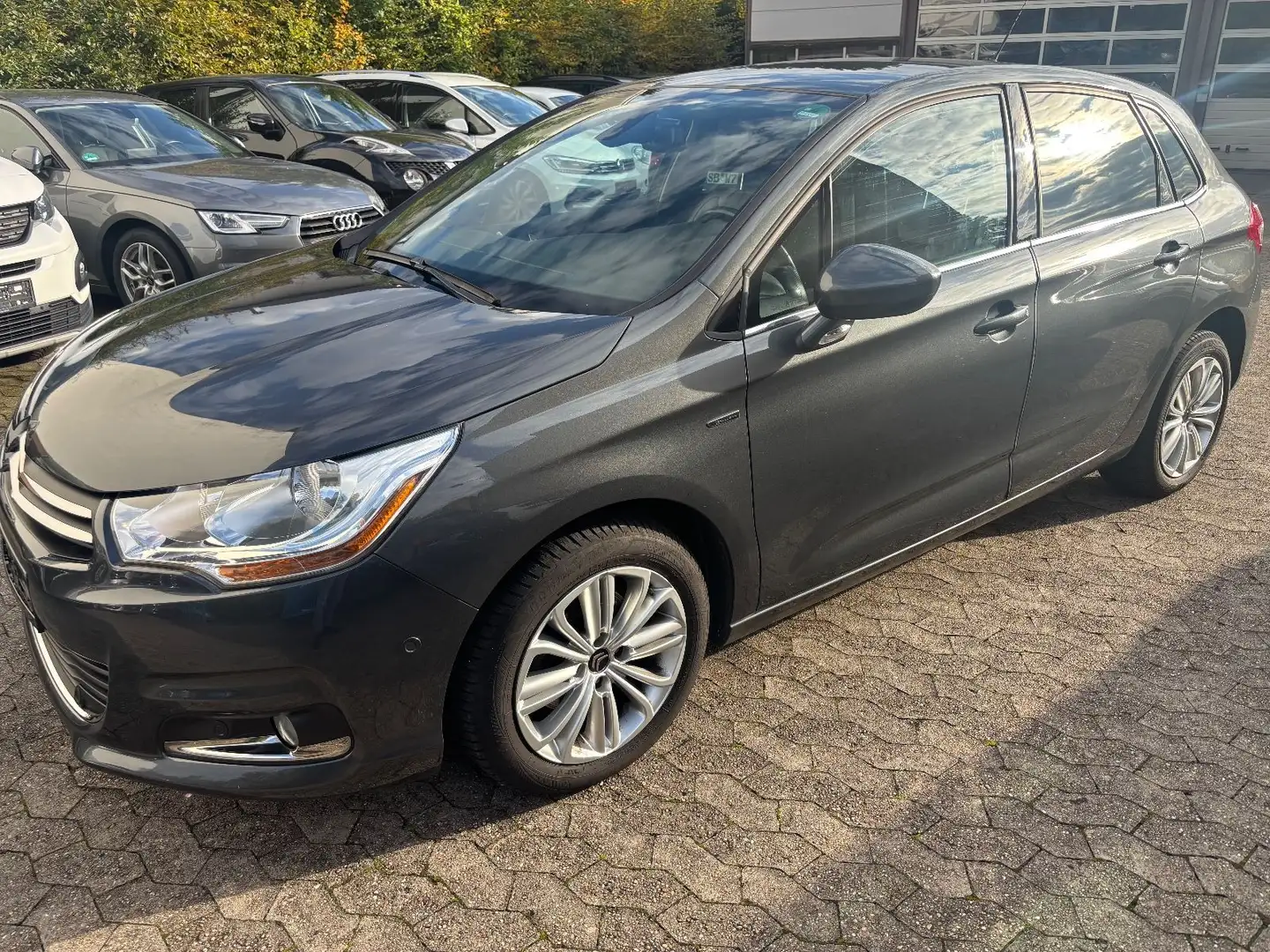 Citroen C4 Lim. Exclusive Gris - 1