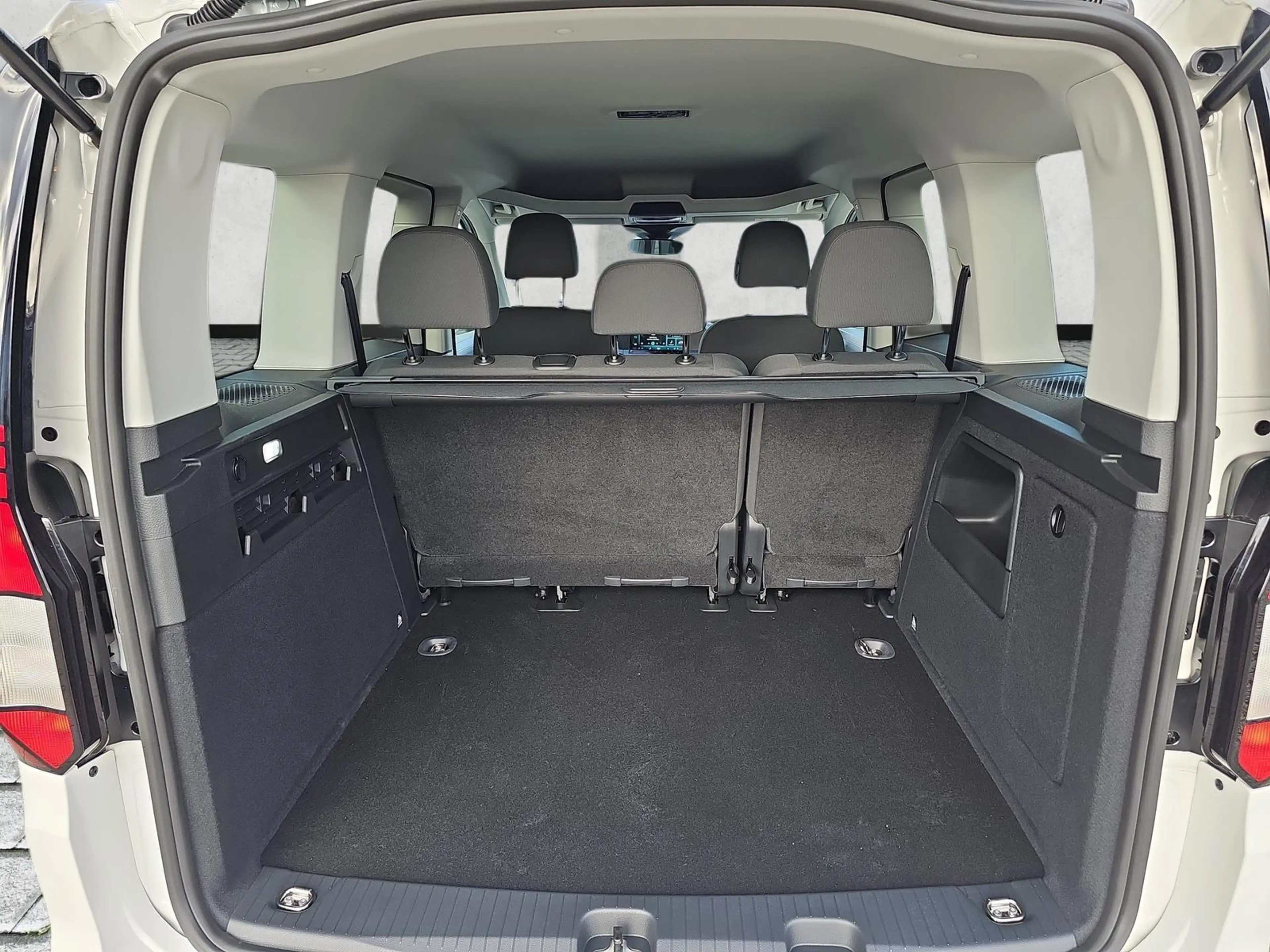Volkswagen Caddy Basis 1.5 TSI DSG / ACC Winterpaket PDCh. 85 kW... — photo 14