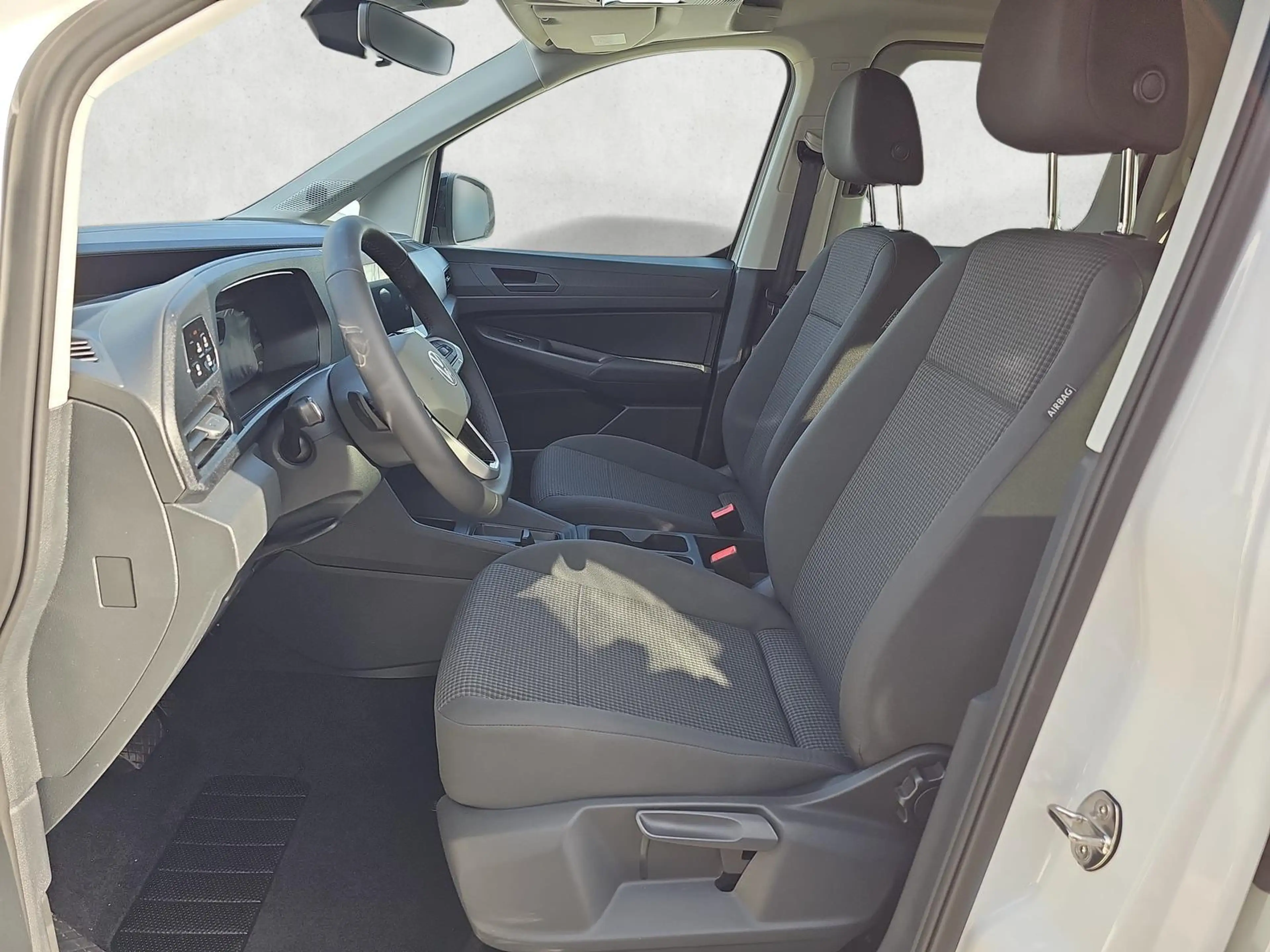 Volkswagen Caddy Basis 1.5 TSI DSG / ACC Winterpaket PDCh. 85 kW... — photo 9