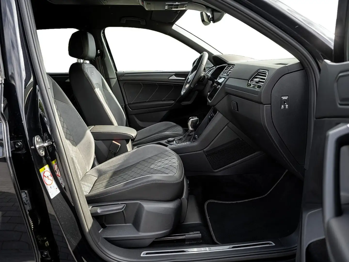 Volkswagen Tiguan Allspace 2.0 TDI R-Line 4M AHK KAM NAV Schwarz - 2