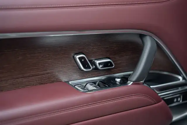Land Rover Range Rover view 15