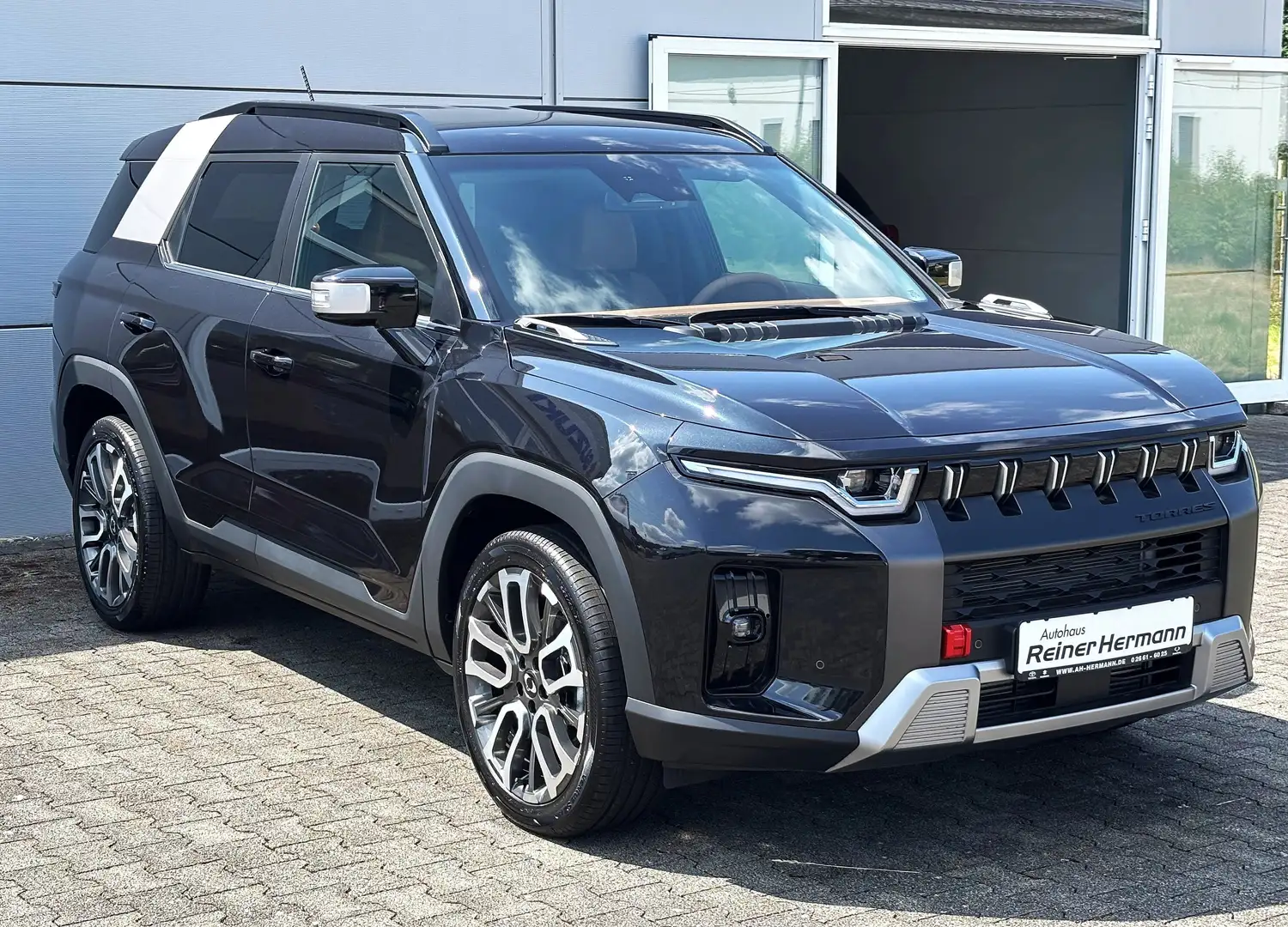 SsangYong Torres Forest Edition 2WD AT LEDER NAVI KAMERA 20" Schwarz - 1