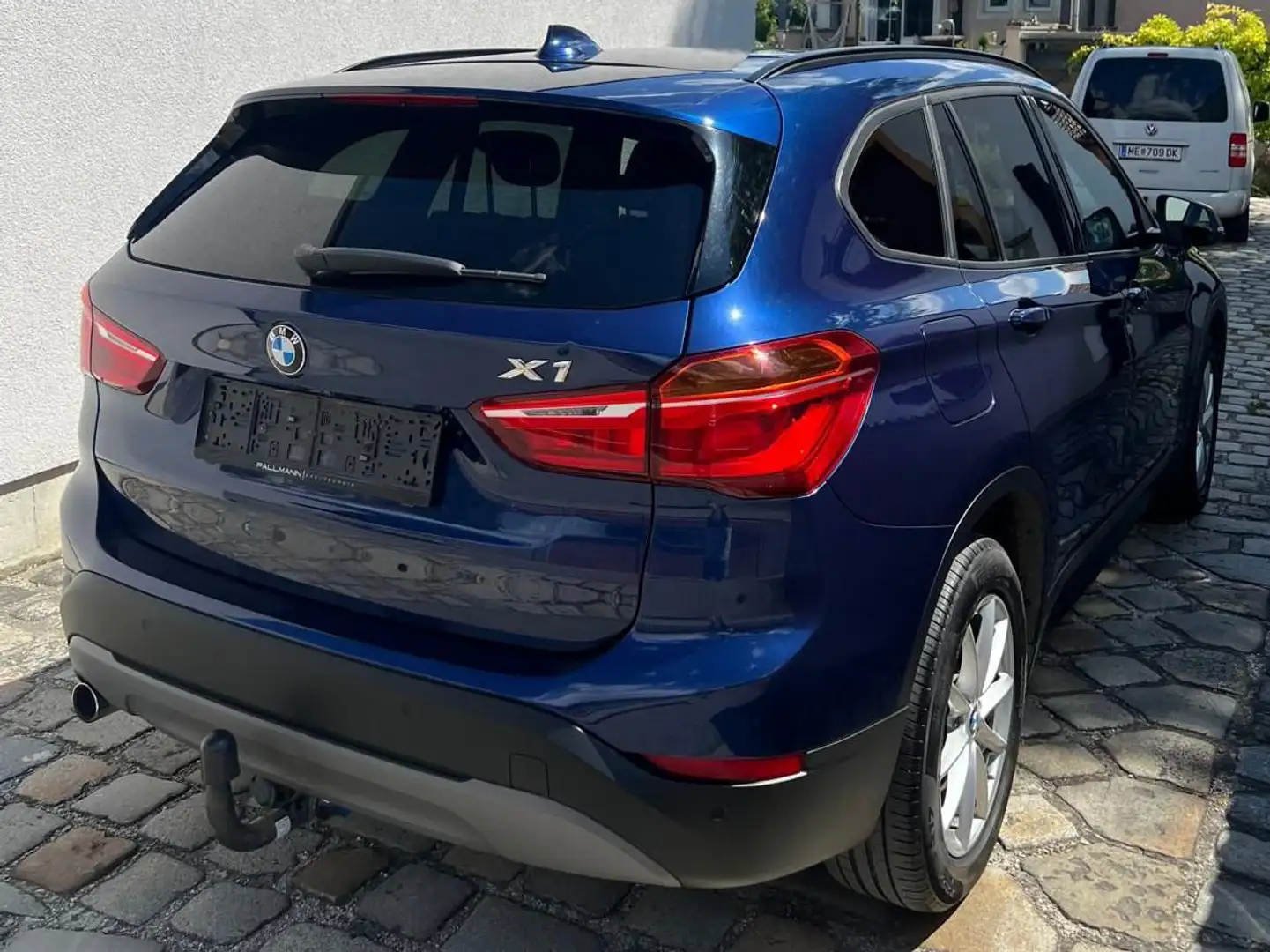 BMW X1 X1 sDrive18i xLine Aut. xLine Blau - 2