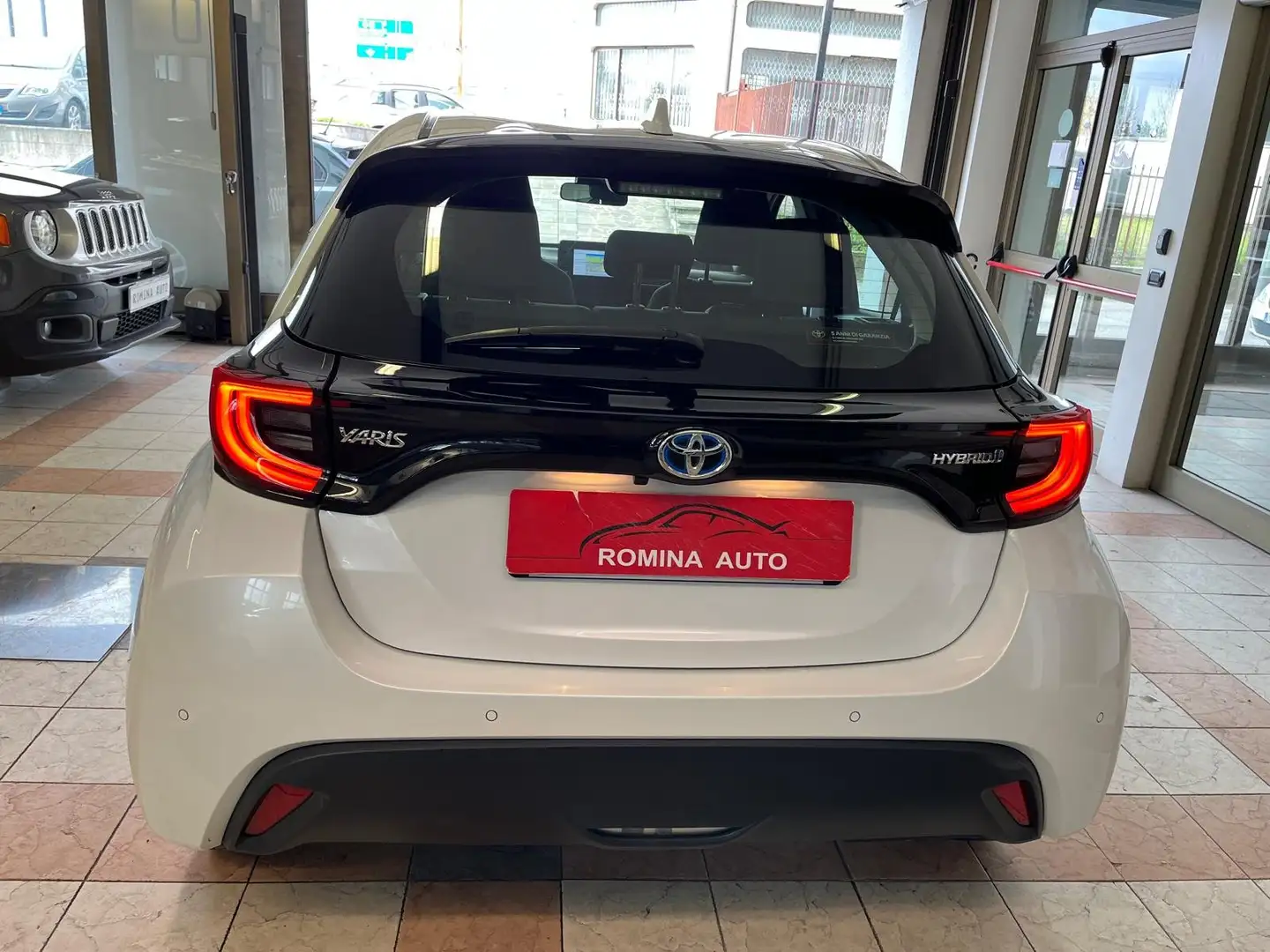 Toyota Yaris Yaris IV 2020 1.5h Business Blanc - 2