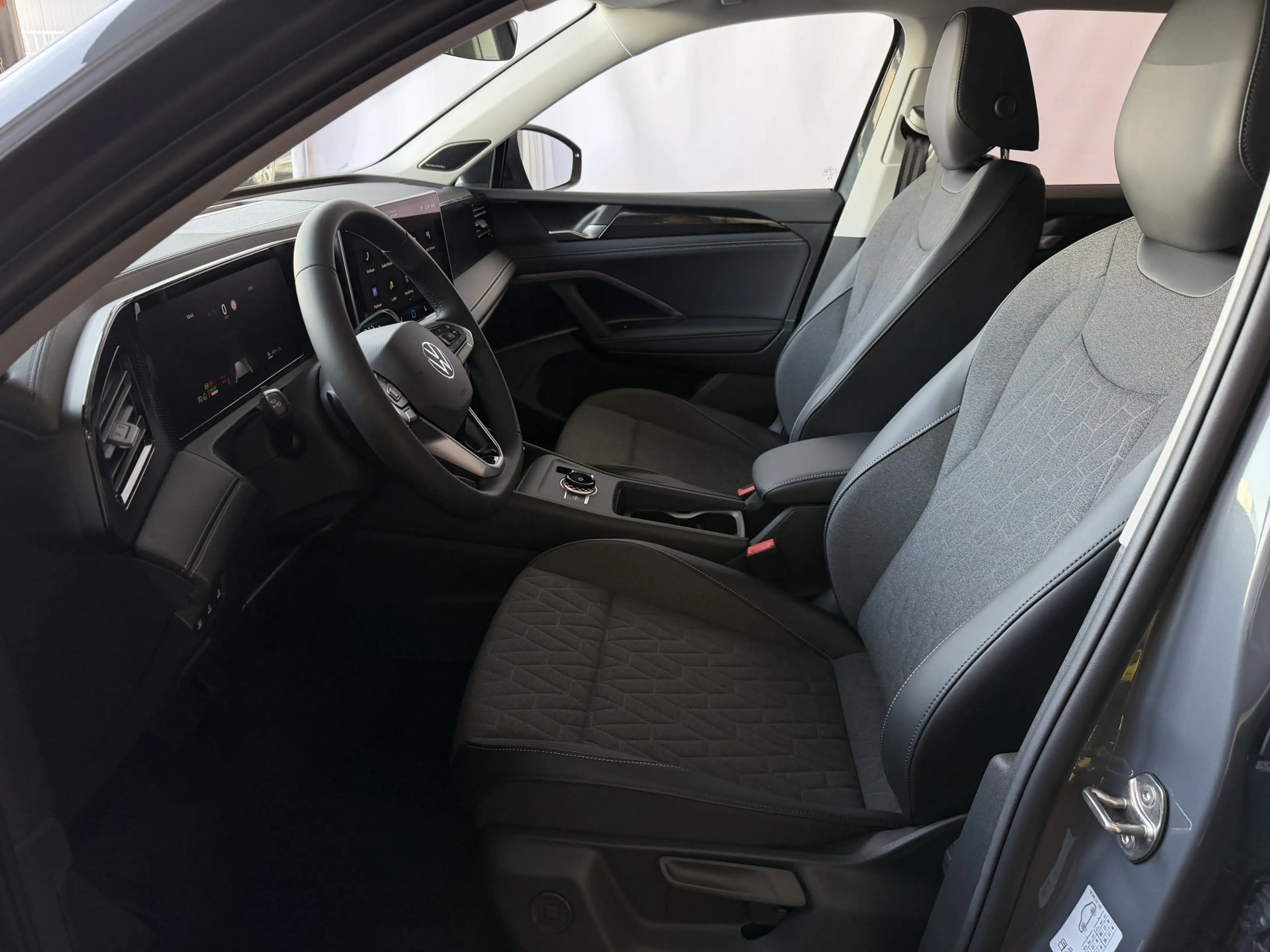 Volkswagen Tiguan 1.5 eHYBRID NIEUWE AUTO 2026 VERWARMDE STOELEN/STU — photo 20