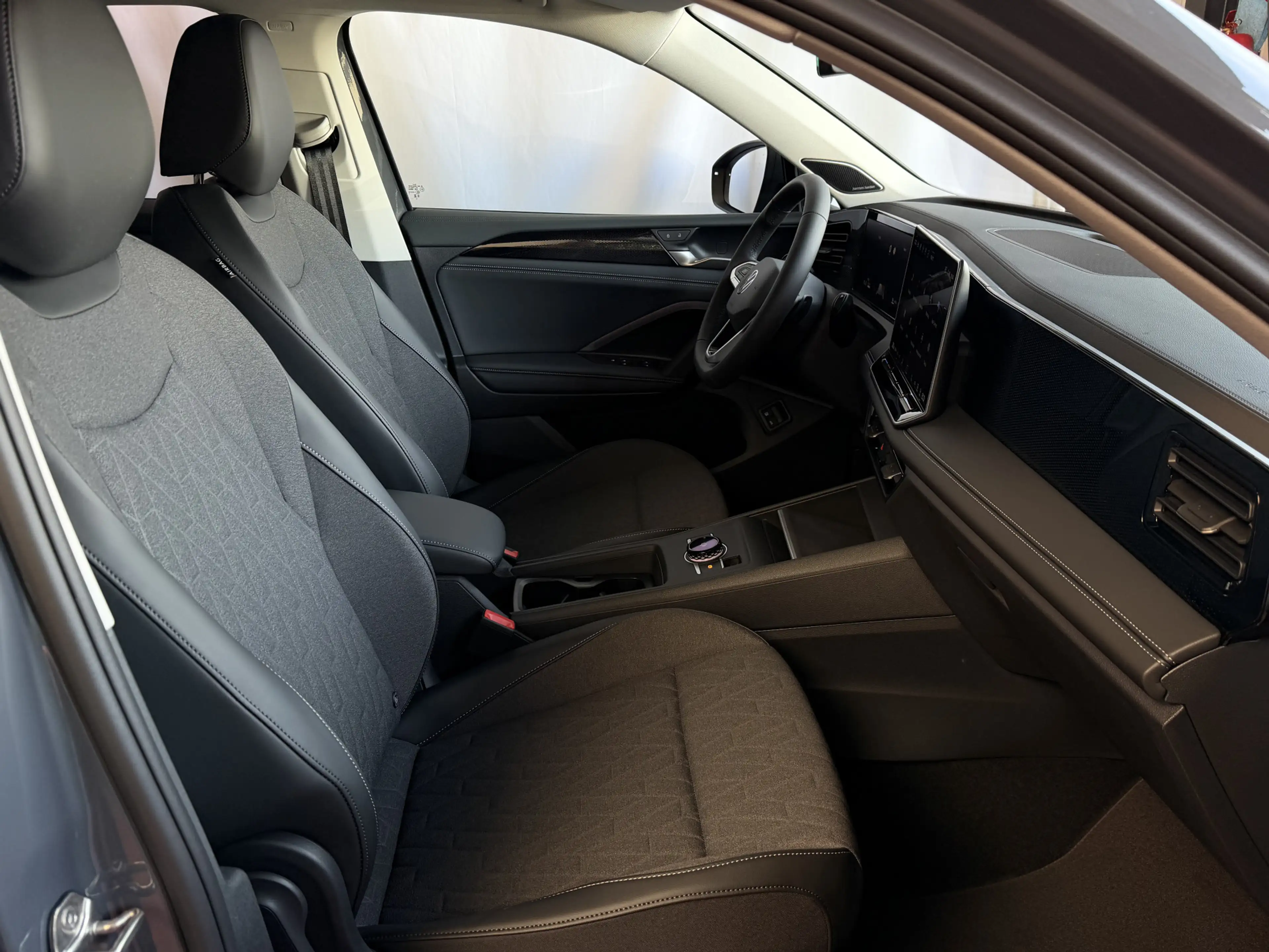 Volkswagen Tiguan 1.5 eHYBRID NIEUWE AUTO 2026 VERWARMDE STOELEN/STU — photo 36
