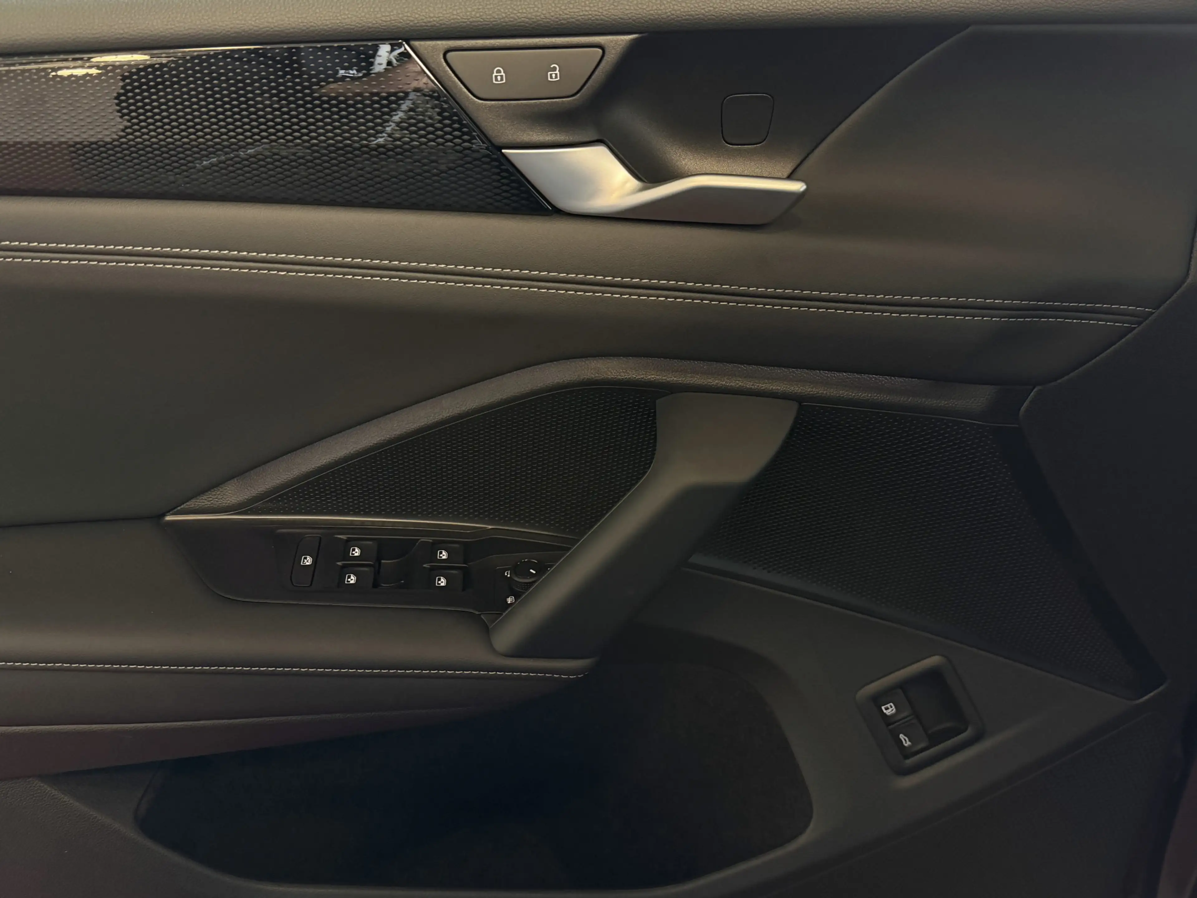 Volkswagen Tiguan 1.5 eHYBRID NIEUWE AUTO 2026 VERWARMDE STOELEN/STU — photo 25