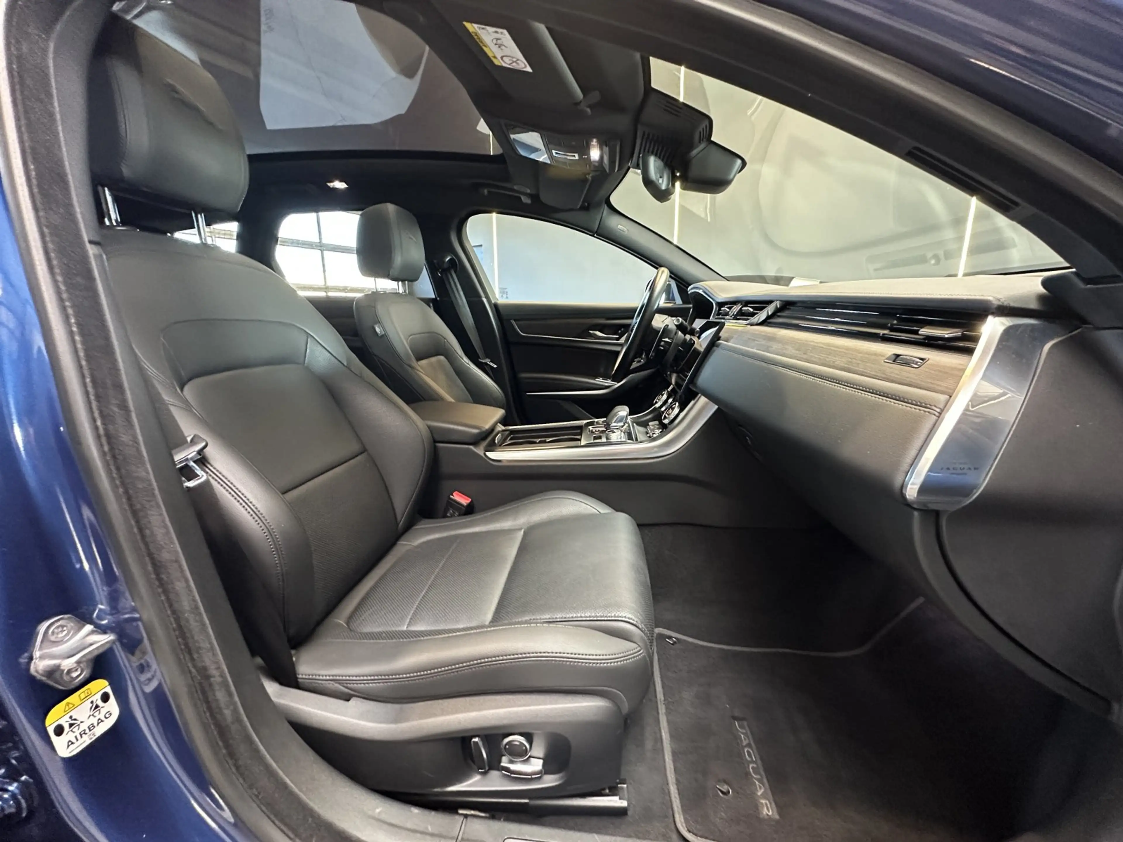 Jaguar XF D200 Sportbrake SE — photo 21