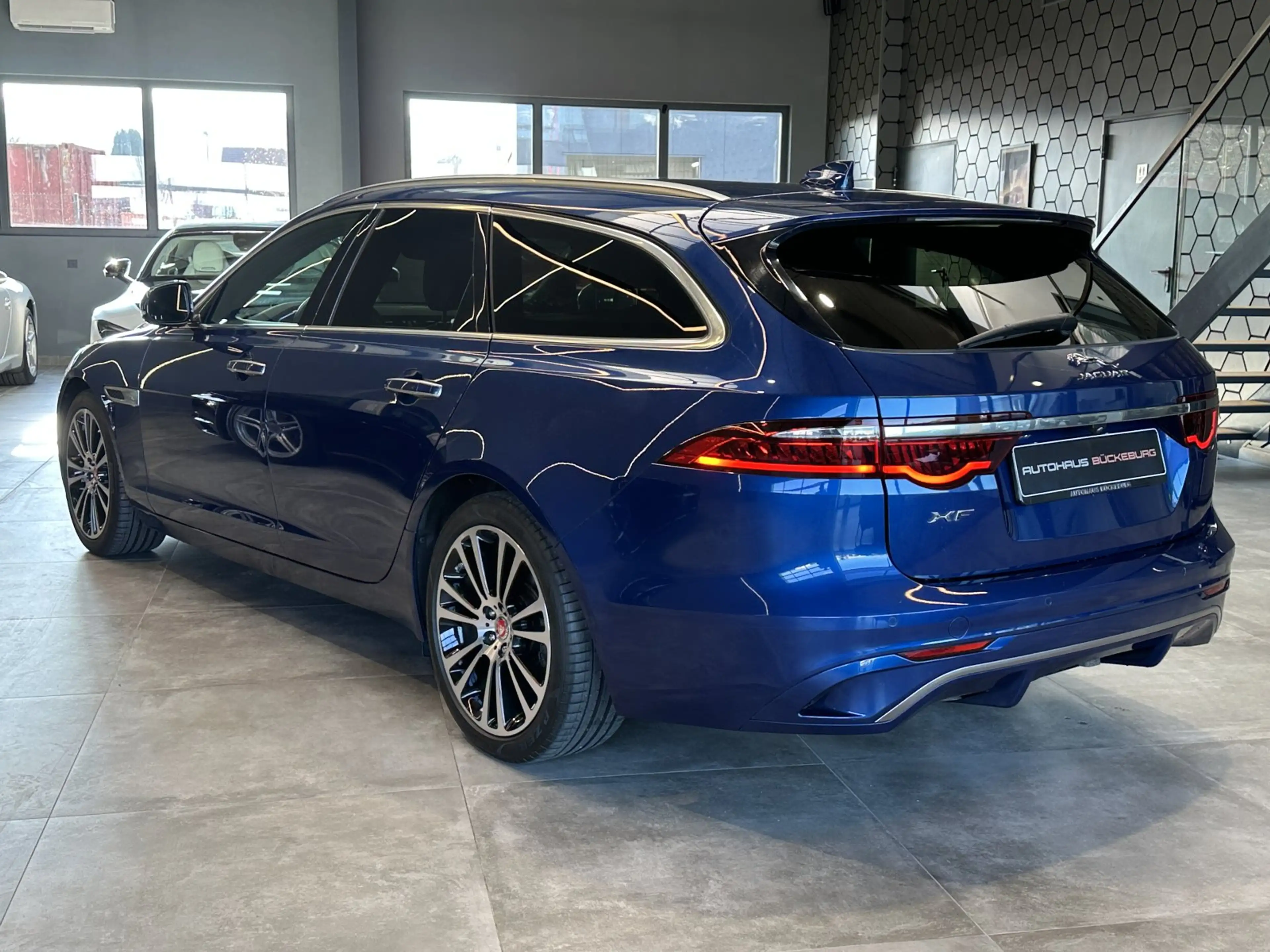 Jaguar XF D200 Sportbrake SE — photo 6