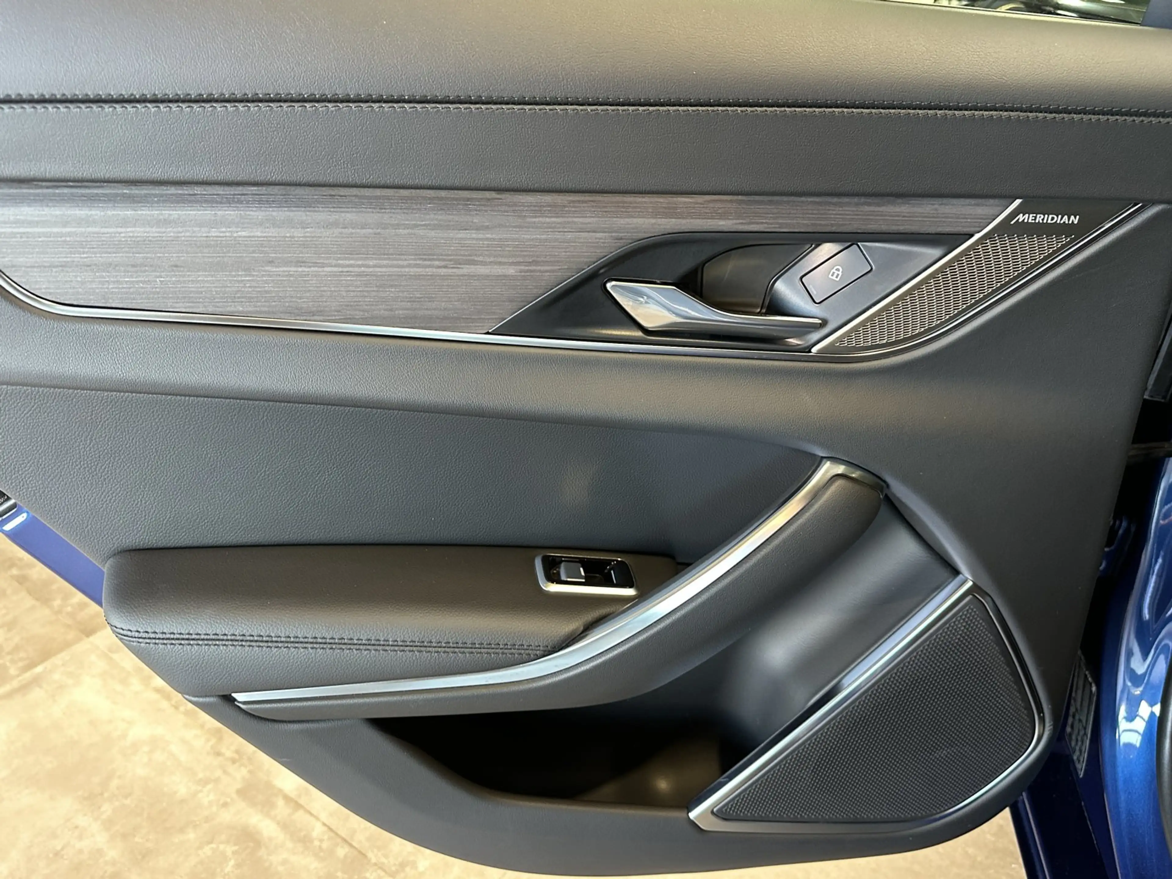 Jaguar XF D200 Sportbrake SE — photo 16