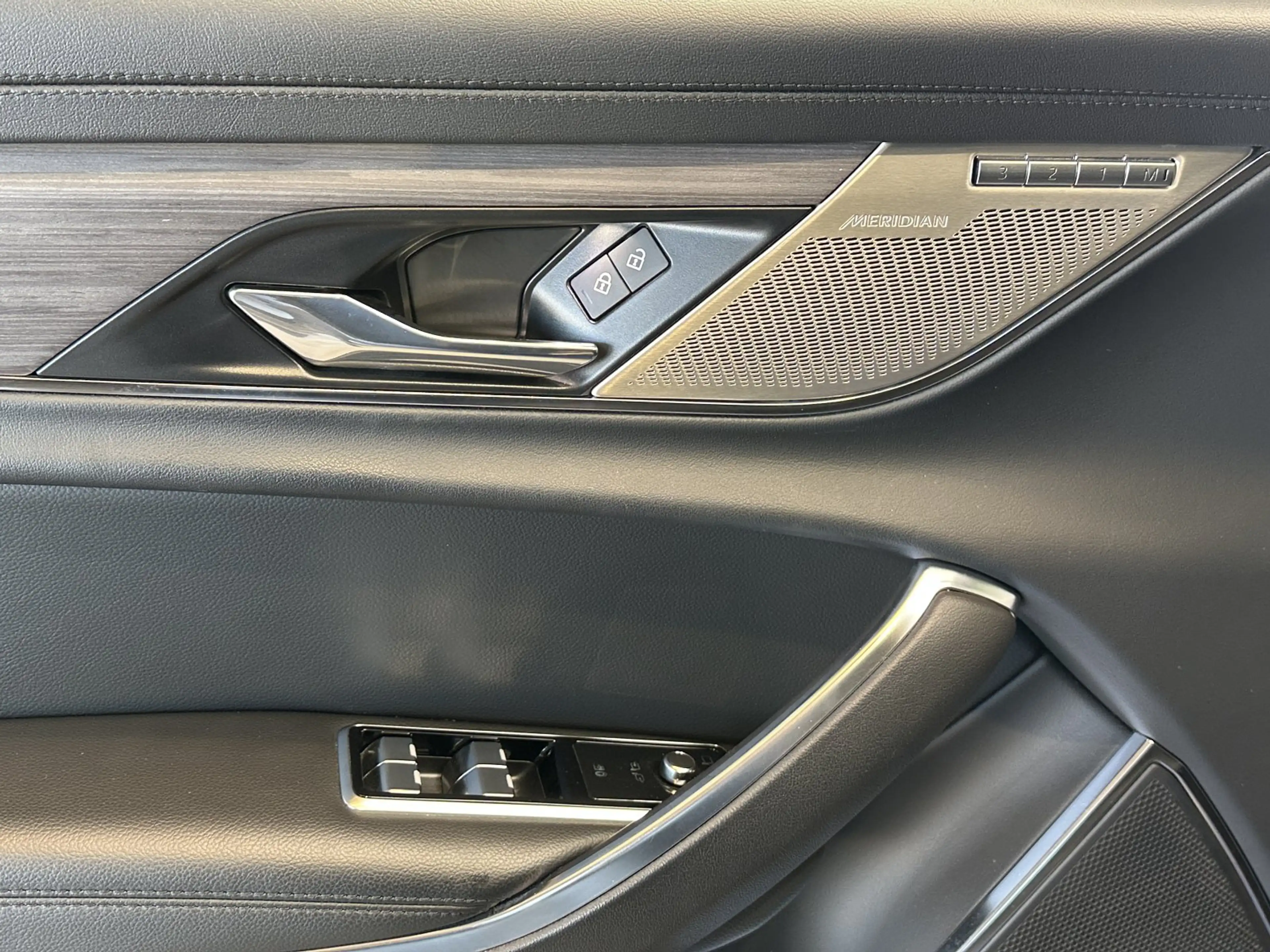 Jaguar XF D200 Sportbrake SE — photo 7