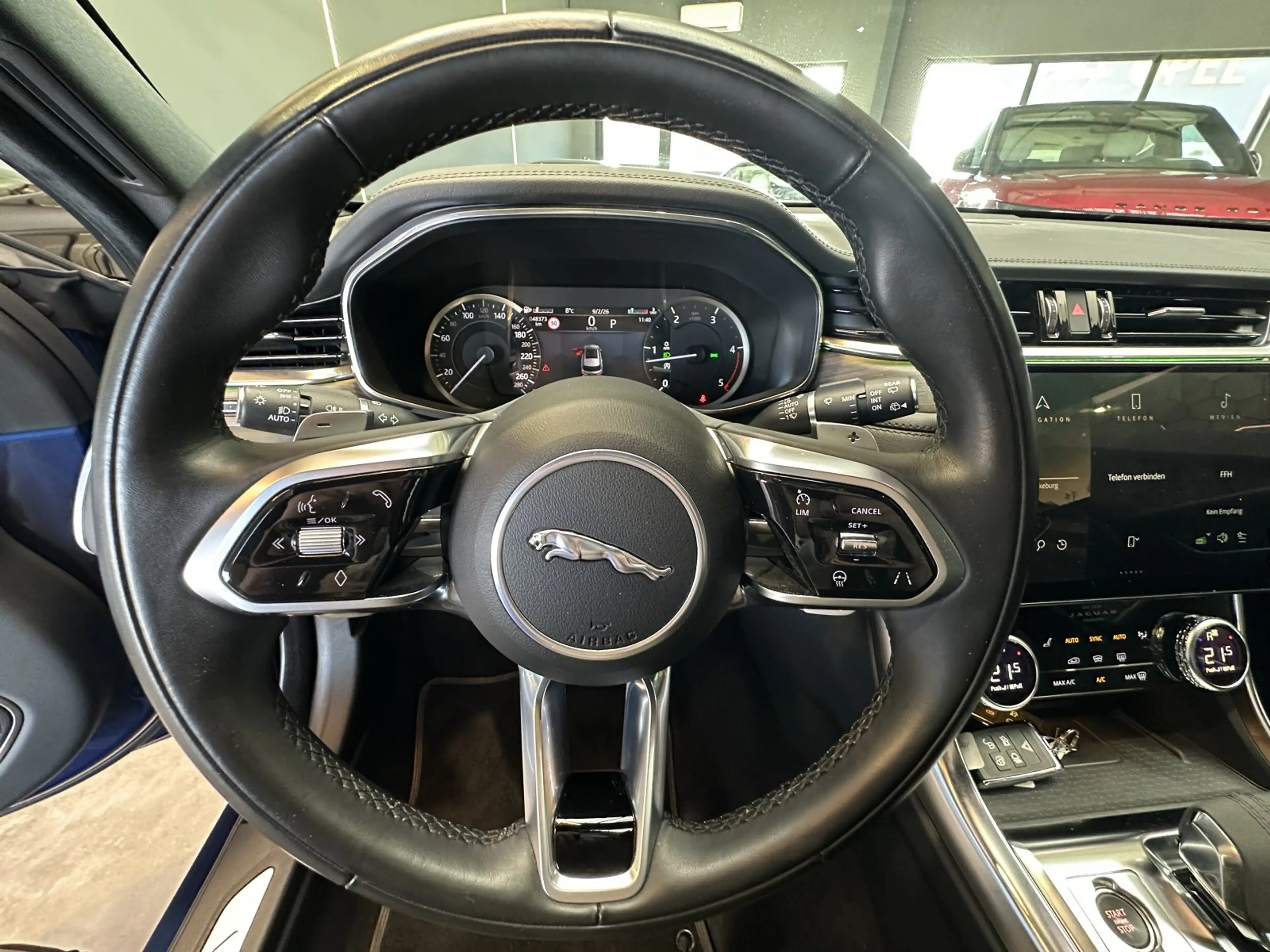 Jaguar XF D200 Sportbrake SE — photo 10