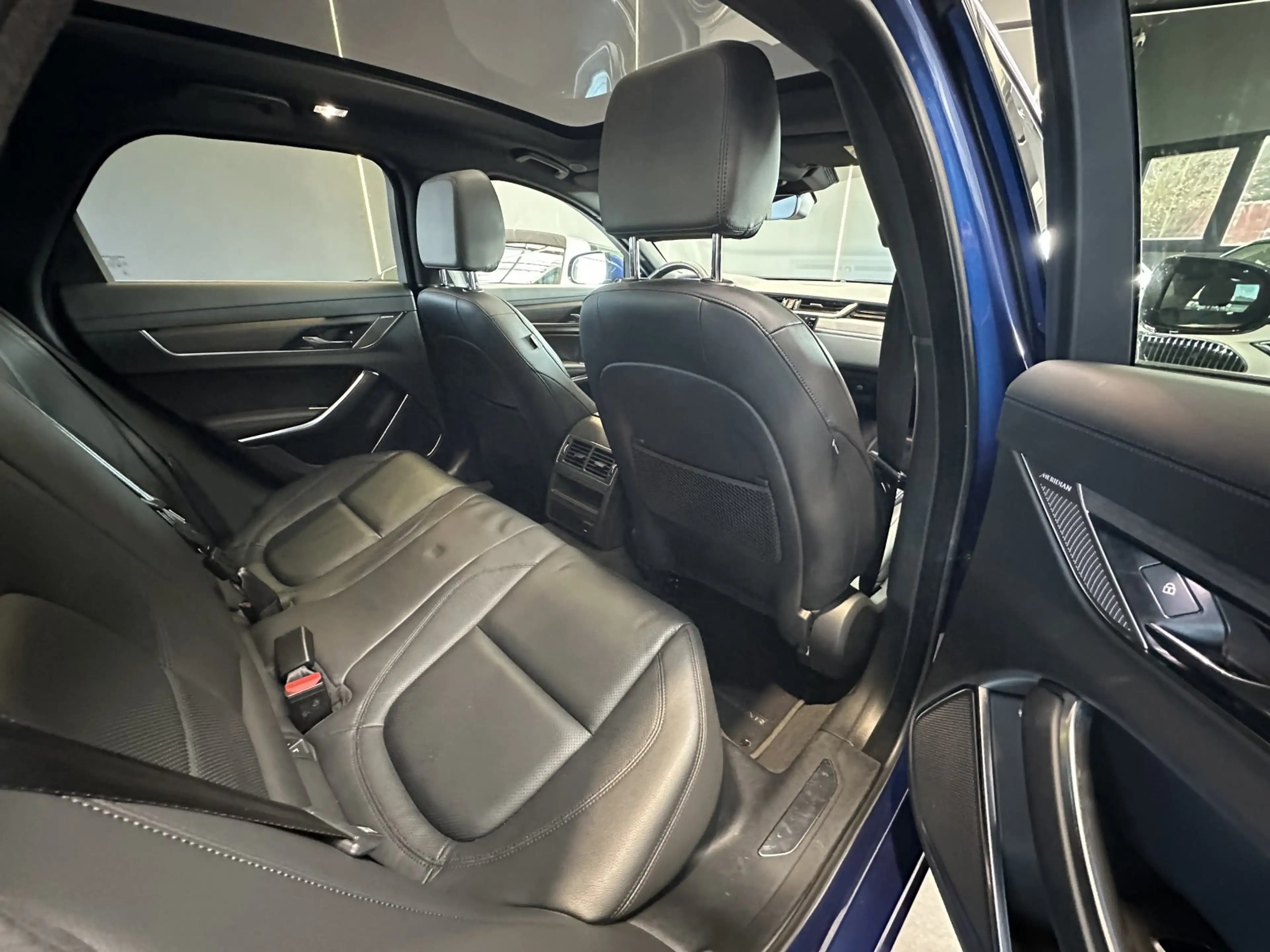 Jaguar XF D200 Sportbrake SE — photo 19