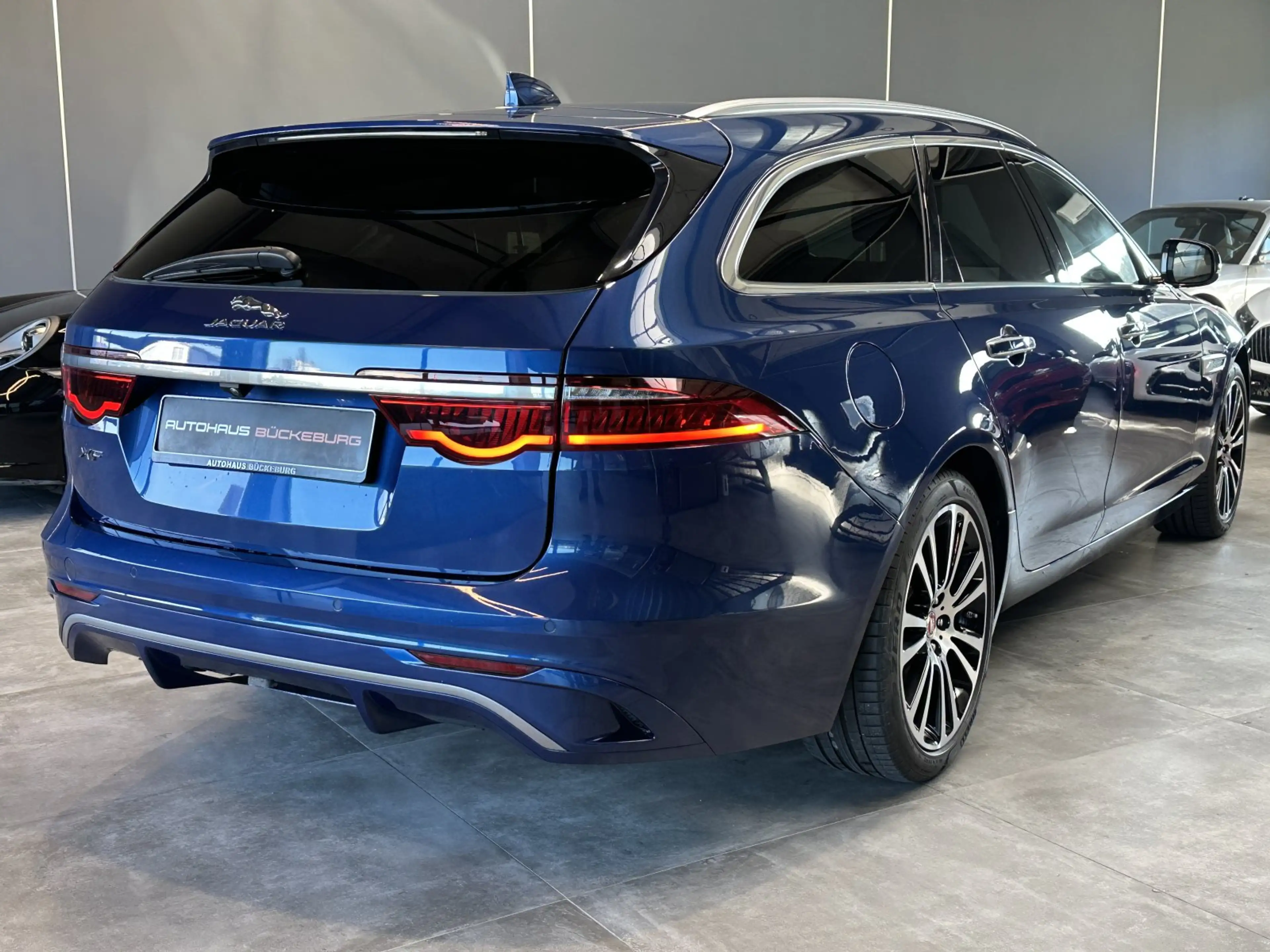 Jaguar XF D200 Sportbrake SE — photo 4