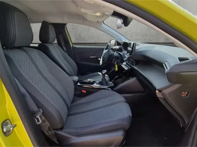 Peugeot 208 view 13