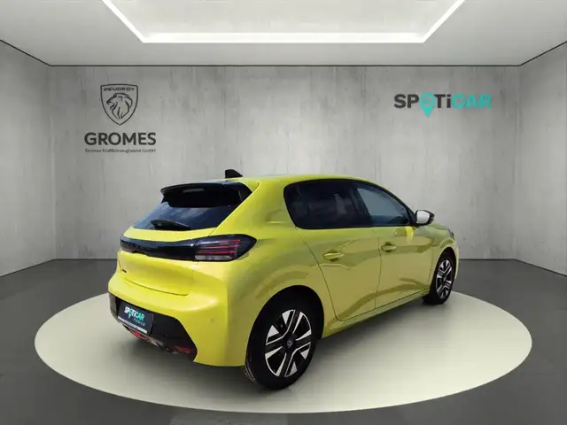 Peugeot 208 view 3