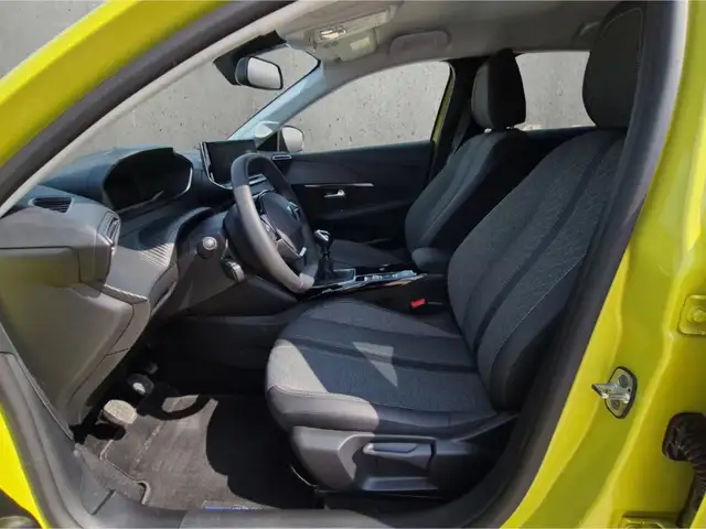 Peugeot 208 view 9
