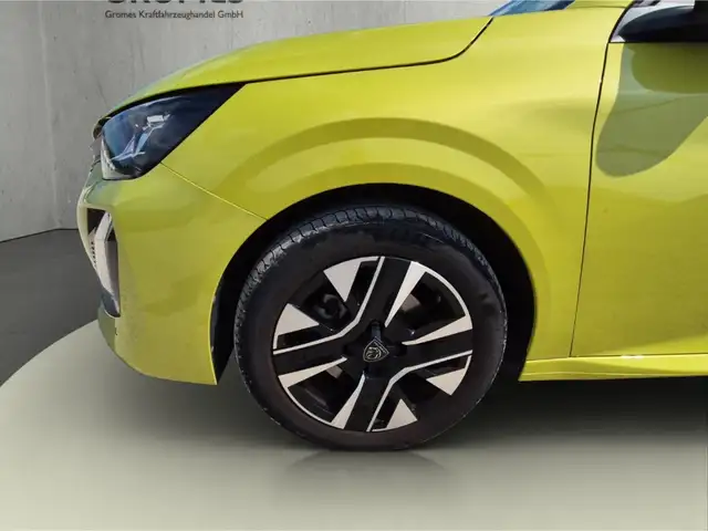 Peugeot 208 view 11
