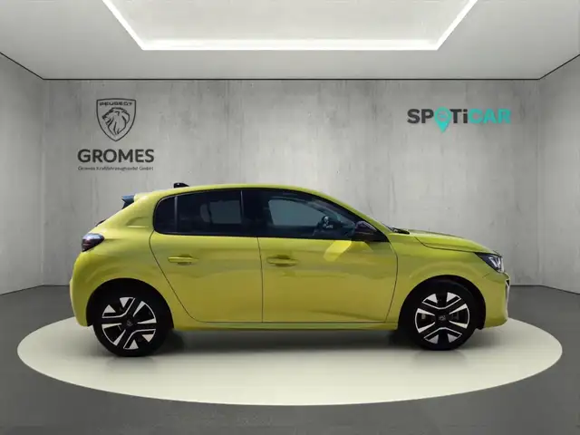 Peugeot 208 view 2