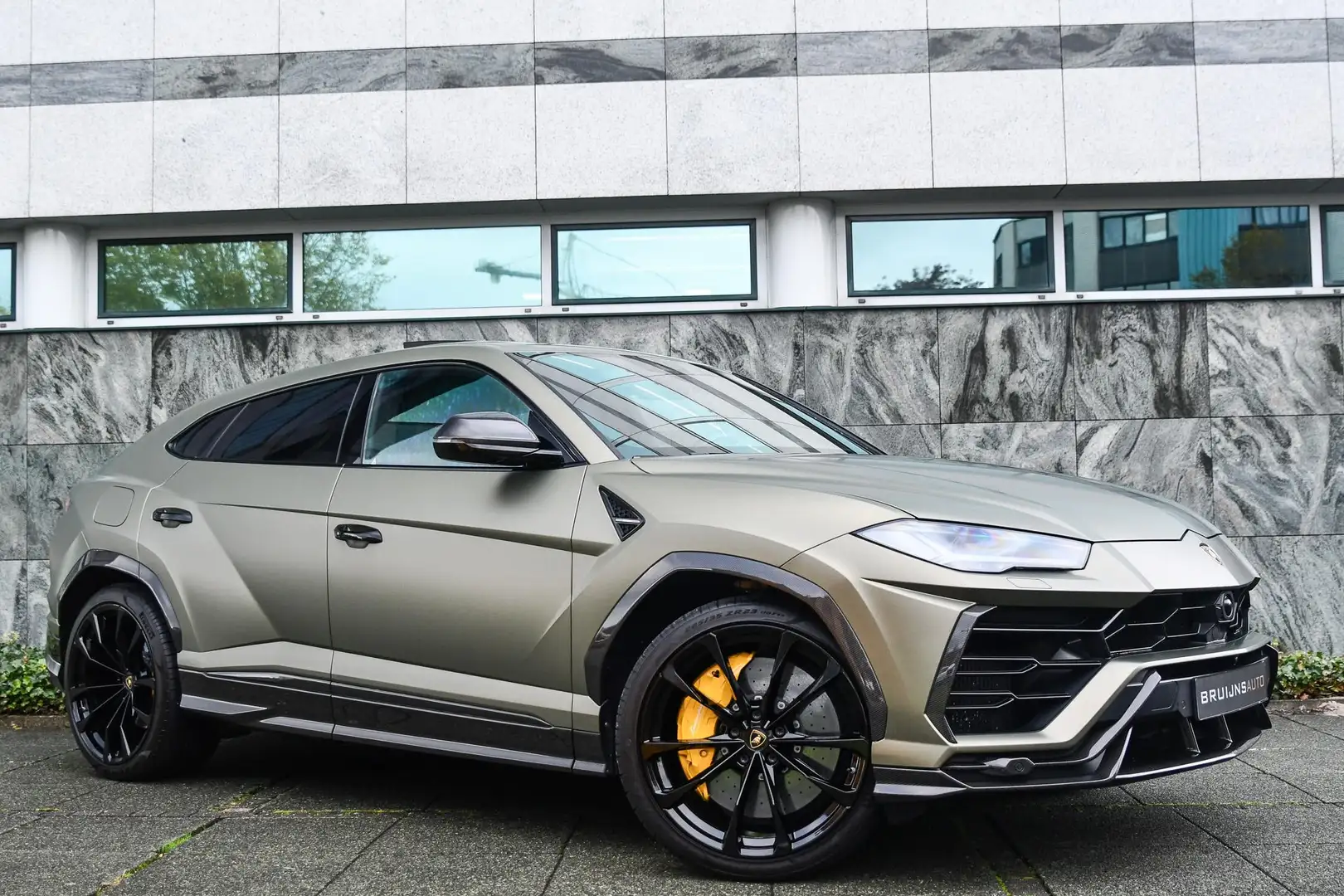Lamborghini Urus 4.0 V8 Full Carbon|BTW|23inch|Massage|B&O 3D| Noir - 2