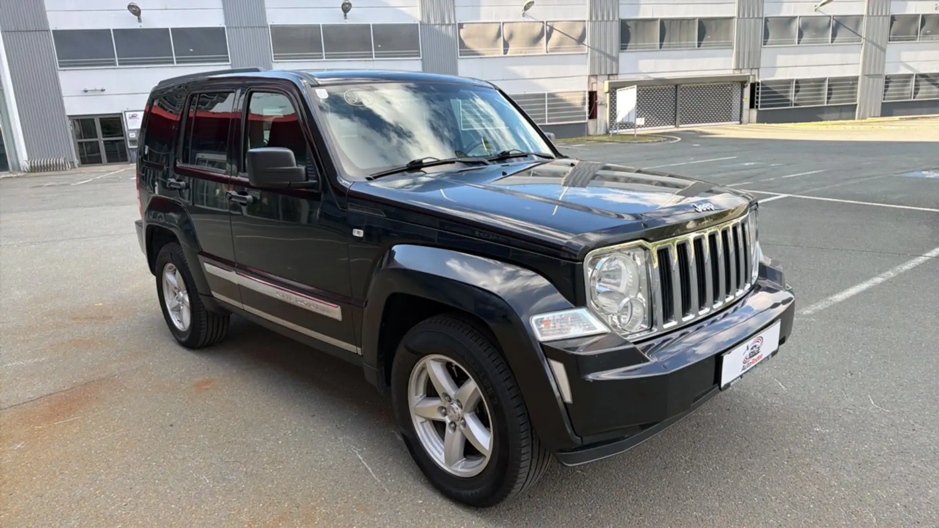 Jeep Cherokee Sport Schwarz - 2