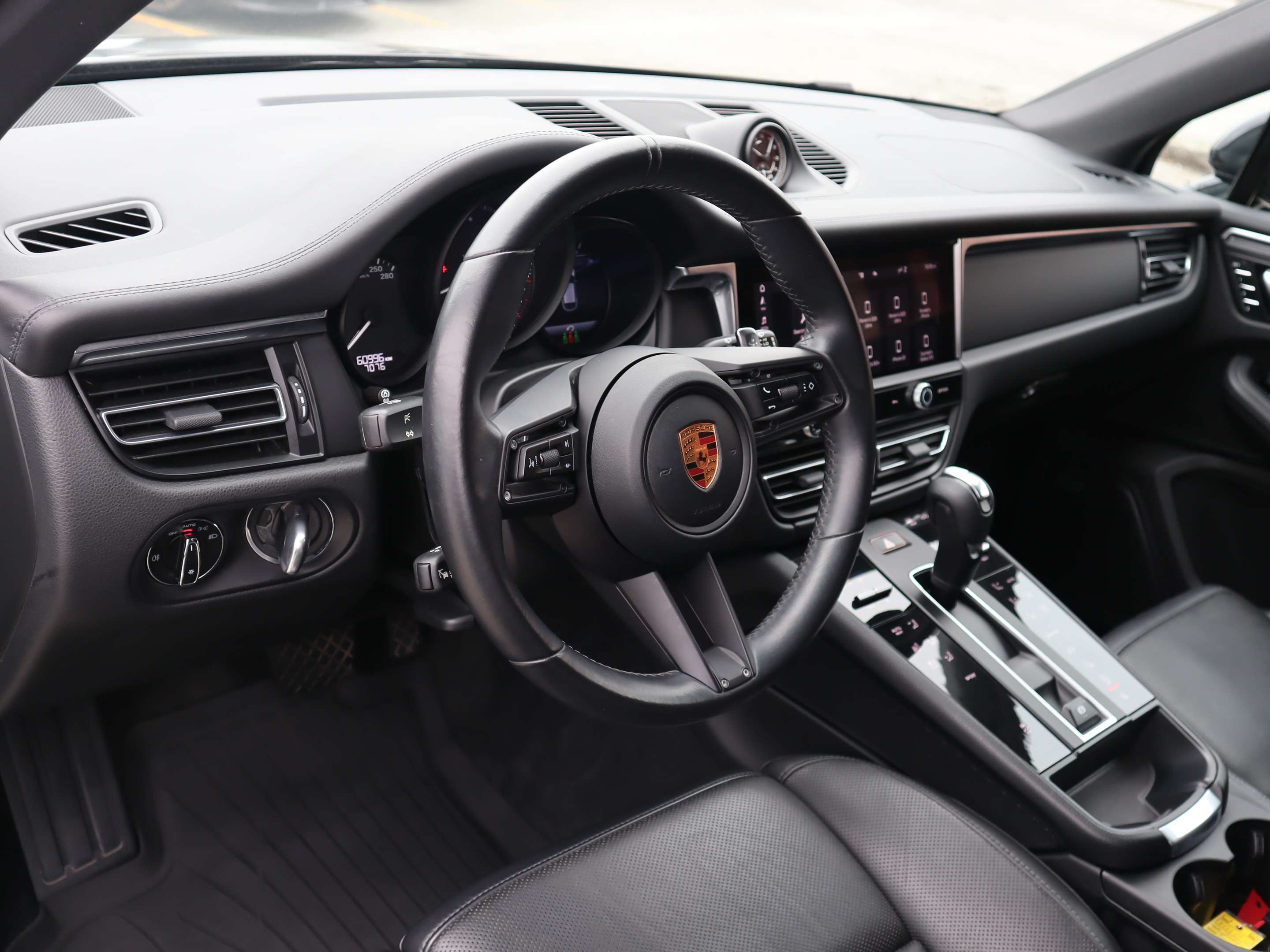 2022 Porsche Macan AWD thumb 12
