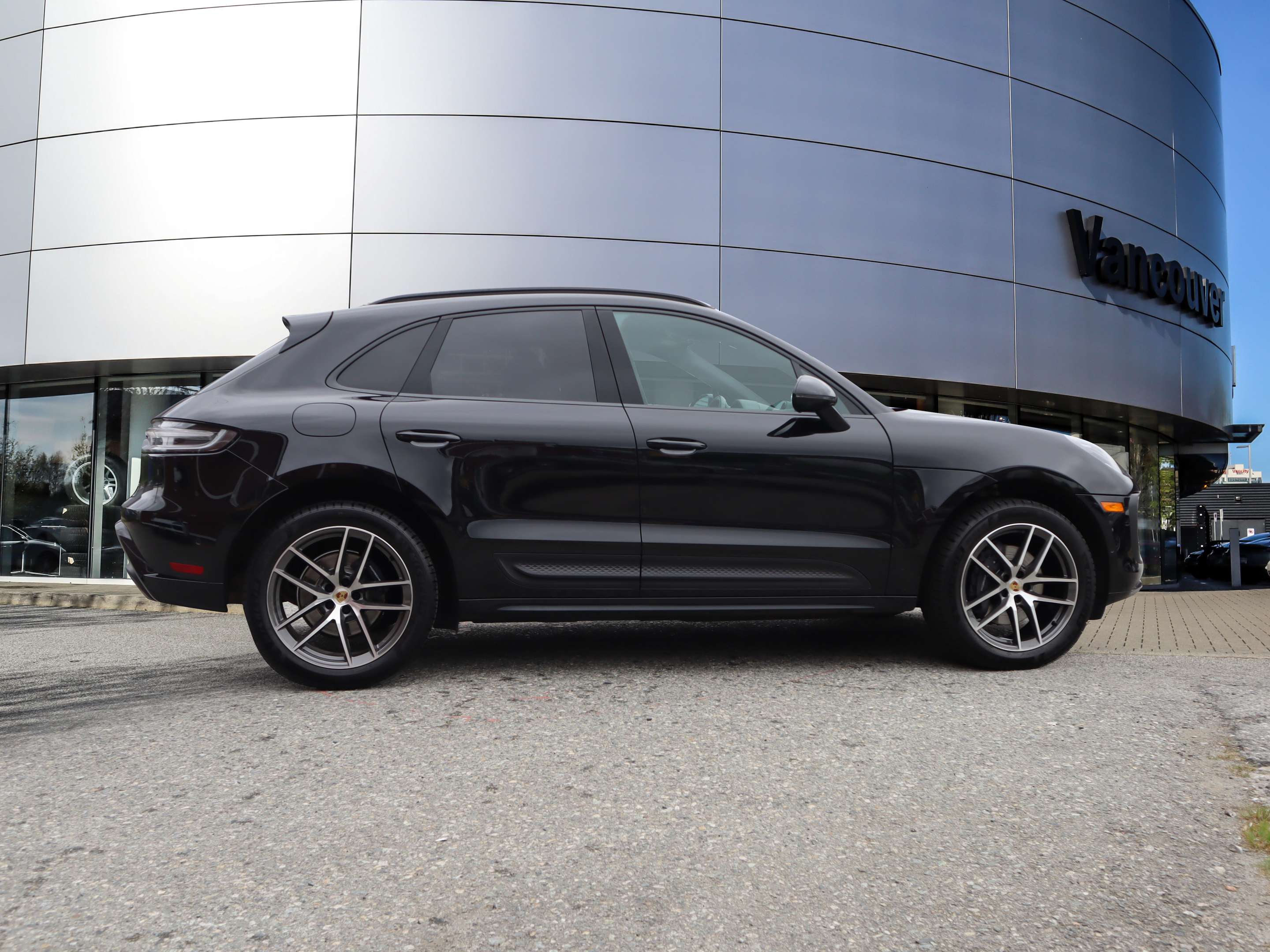 2022 Porsche Macan AWD thumb 6