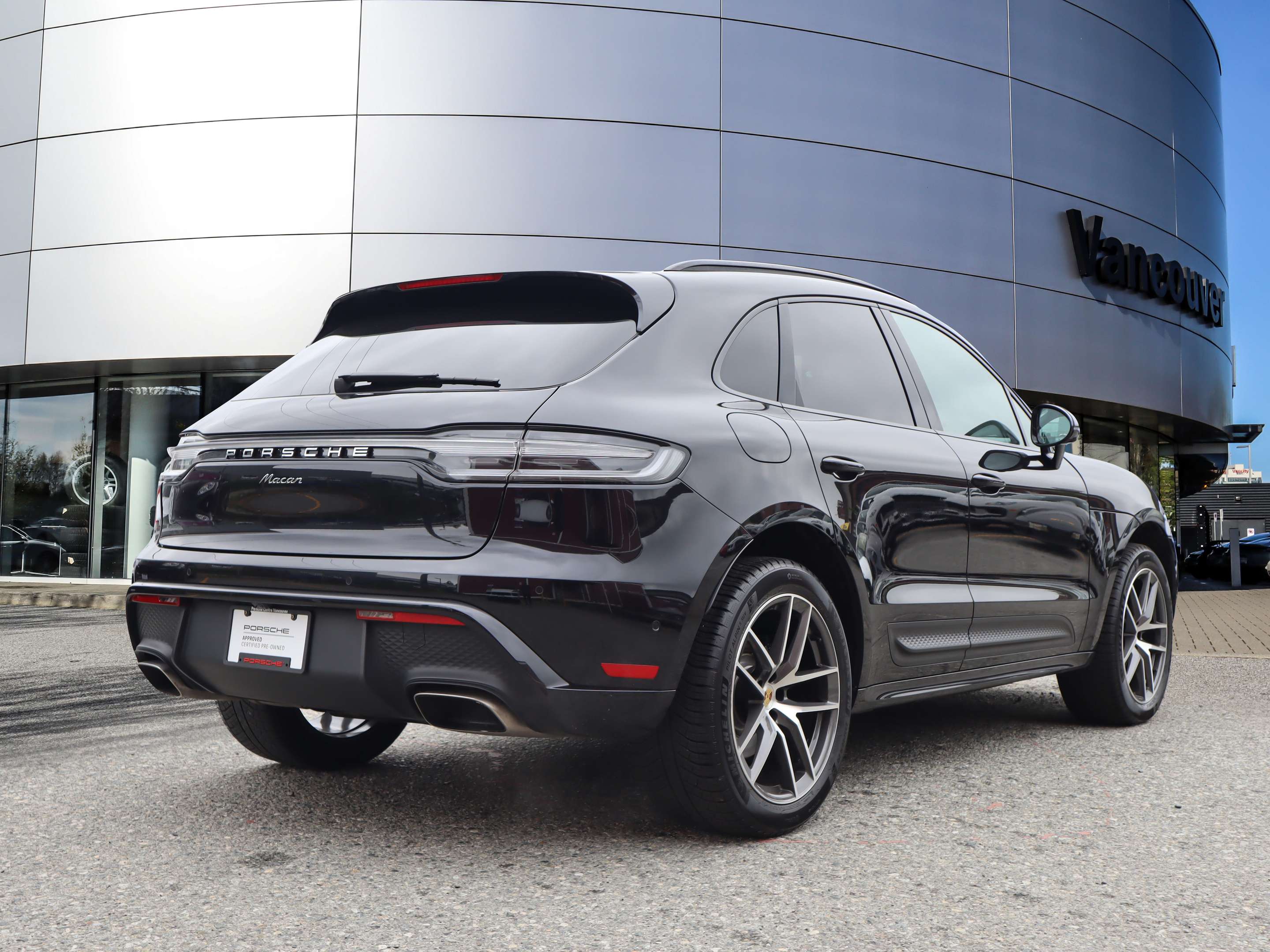 2022 Porsche Macan AWD alt 5
