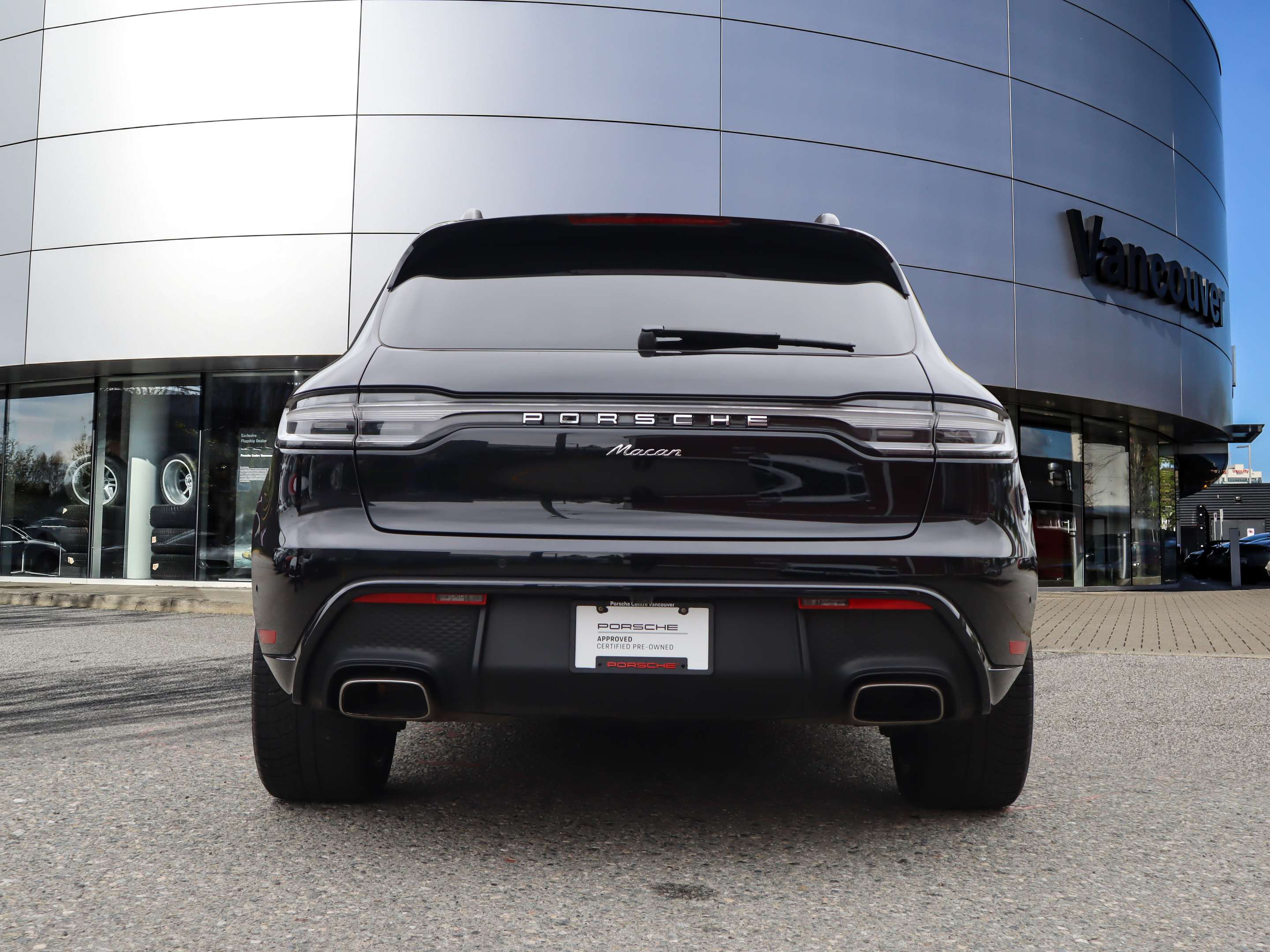 2022 Porsche Macan AWD alt 4