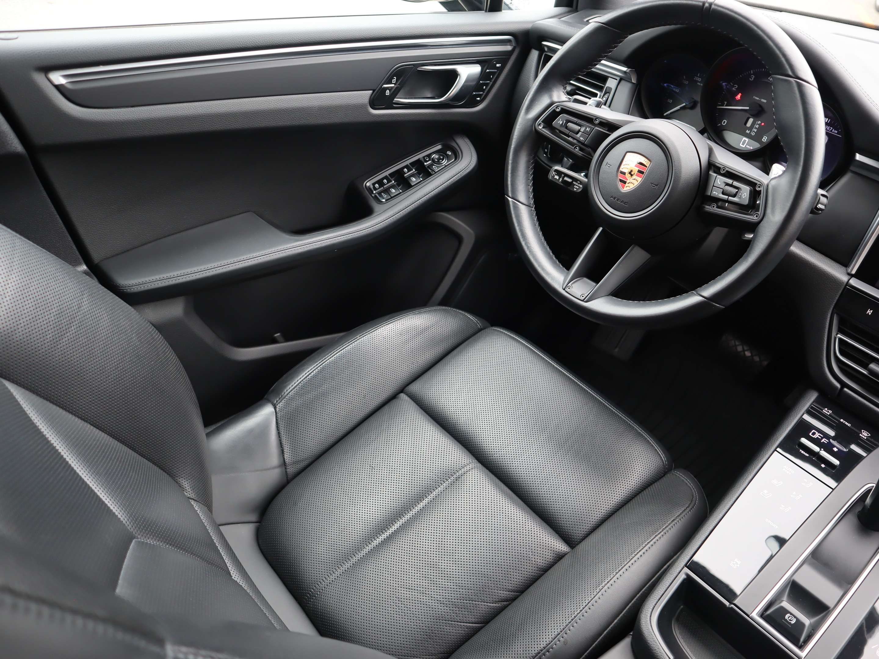 2022 Porsche Macan AWD thumb 15