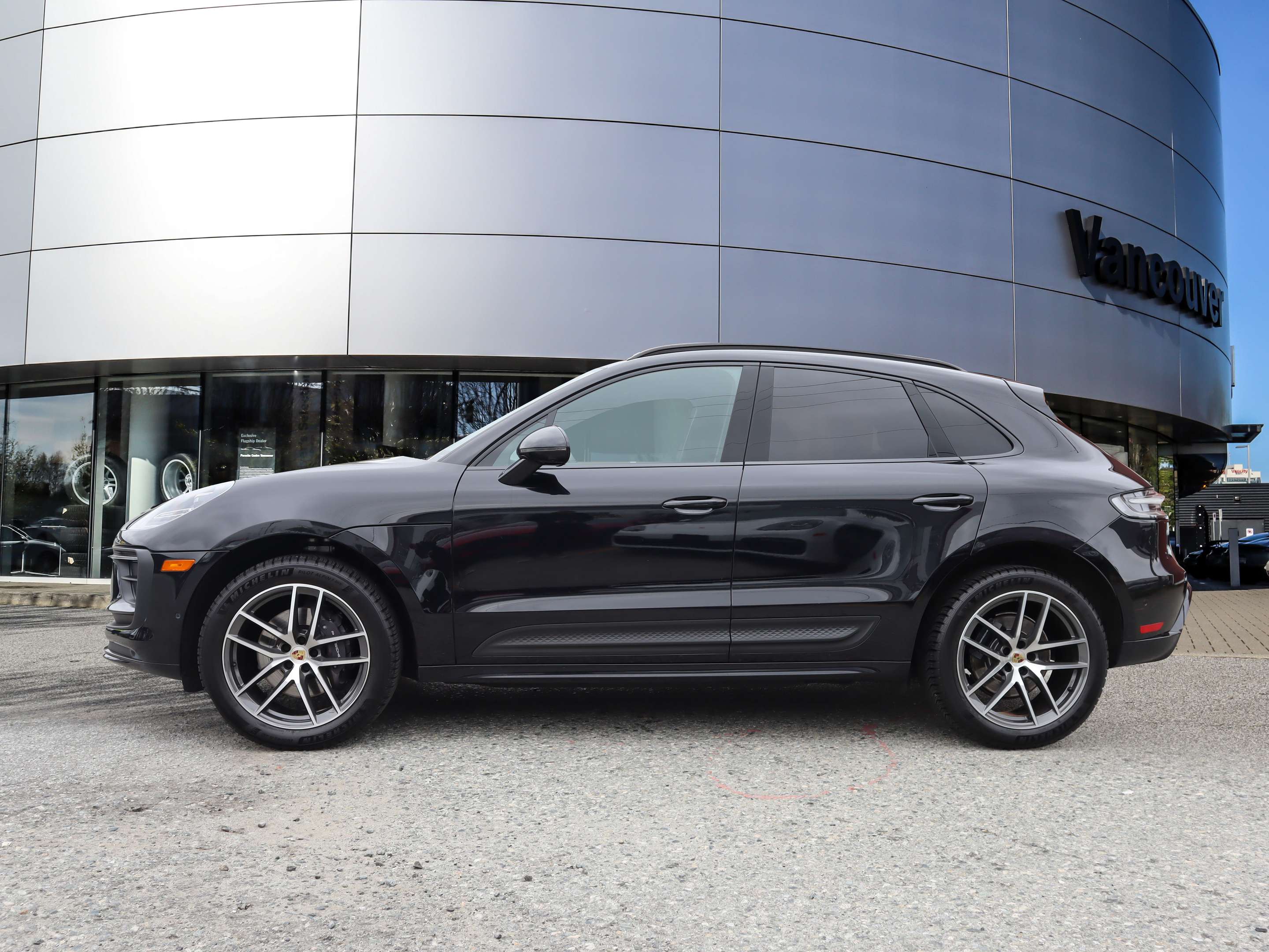 2022 Porsche Macan AWD alt 2