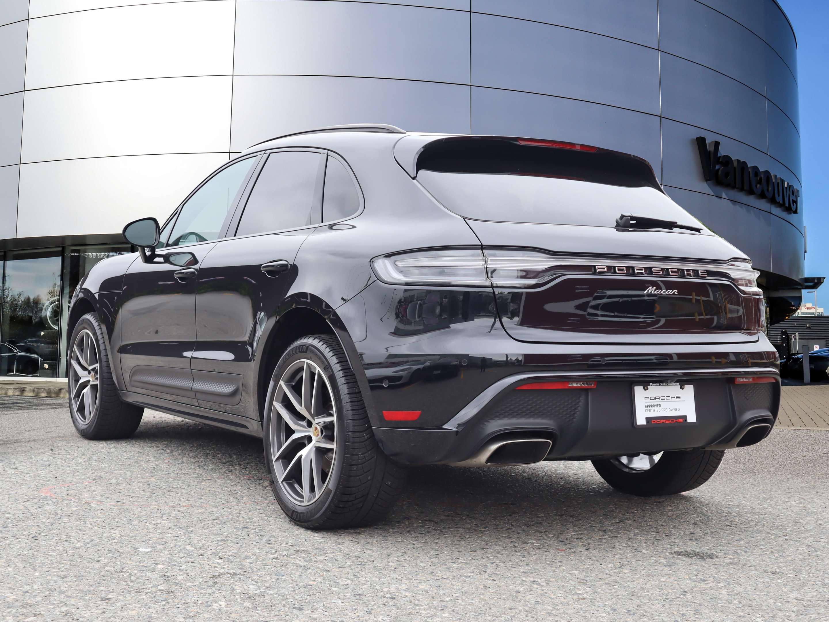 2022 Porsche Macan AWD alt 3