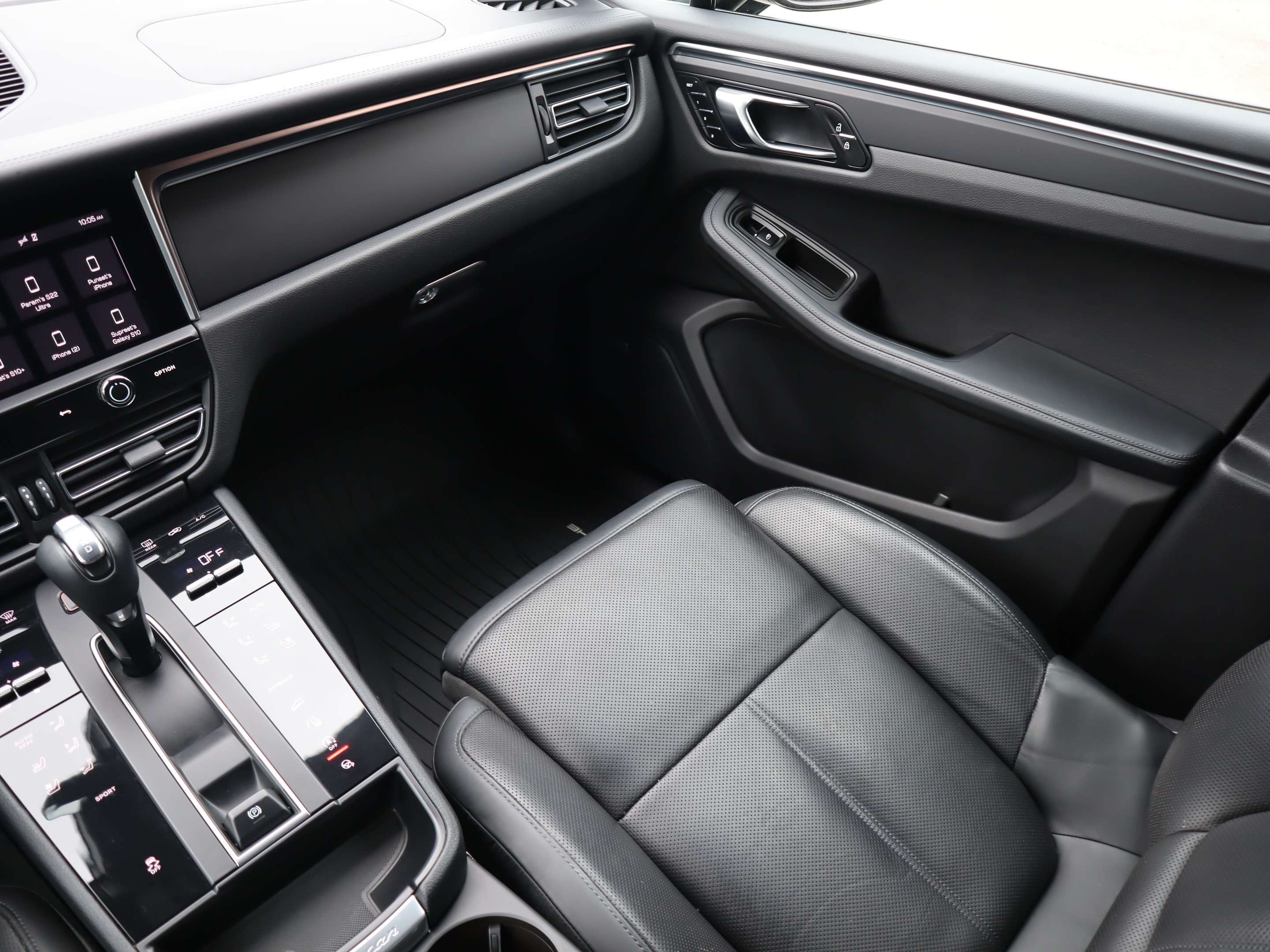 2022 Porsche Macan AWD thumb 17