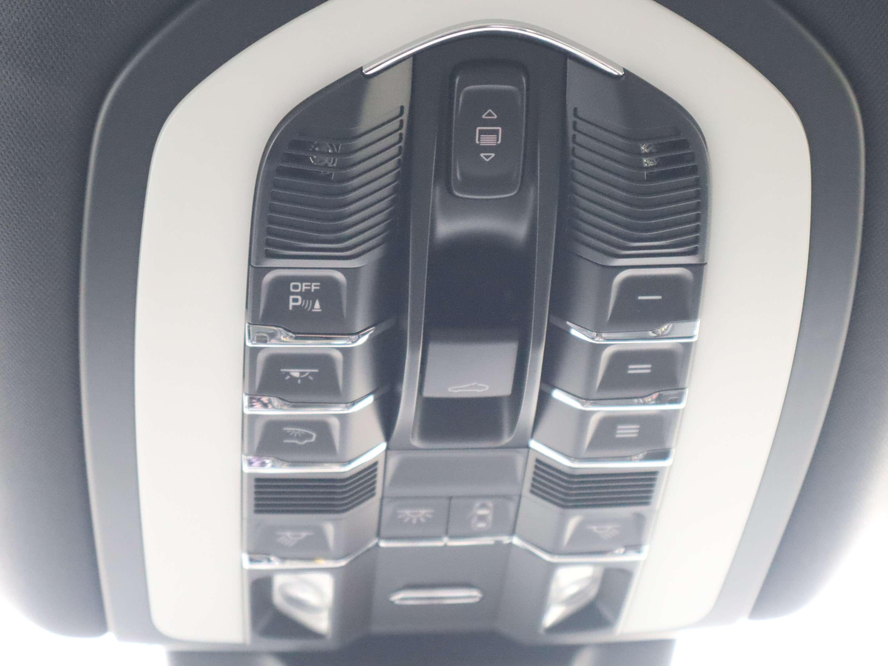 2022 Porsche Macan AWD thumb 19