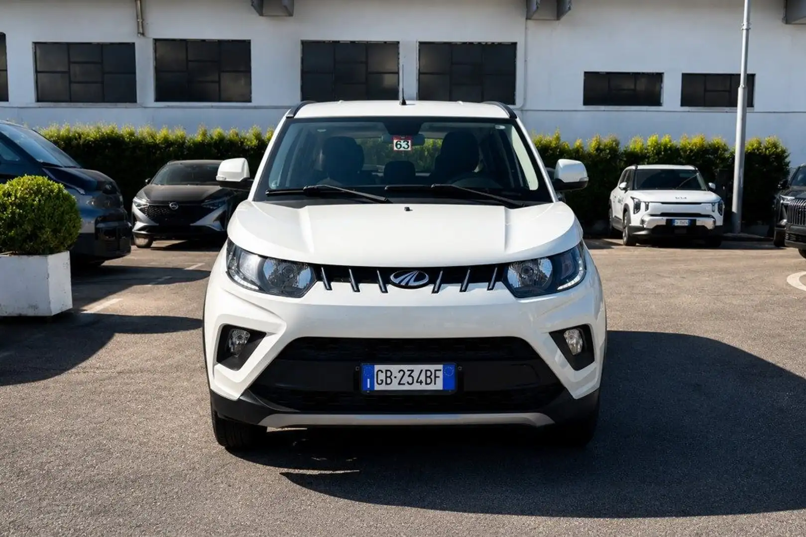 Mahindra KUV100 1.2 VVT K6+ Weiß - 2