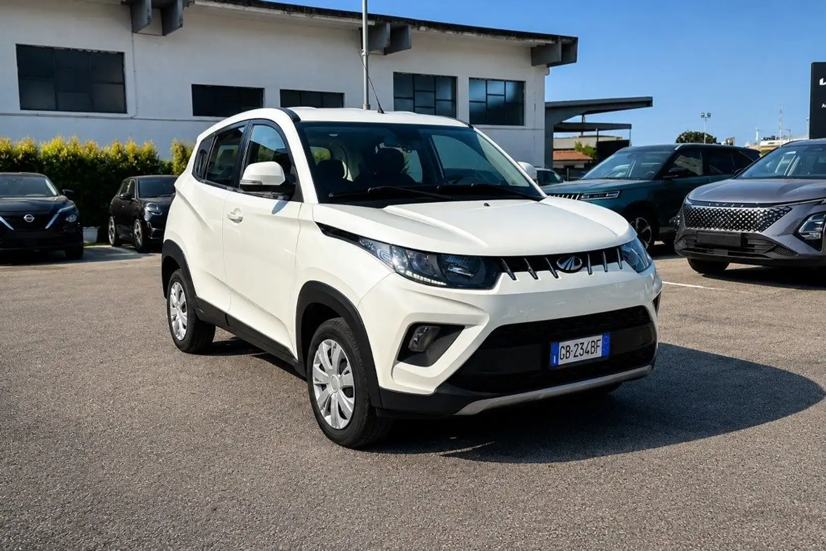Mahindra KUV100 1.2 VVT K6+ Weiß - 1