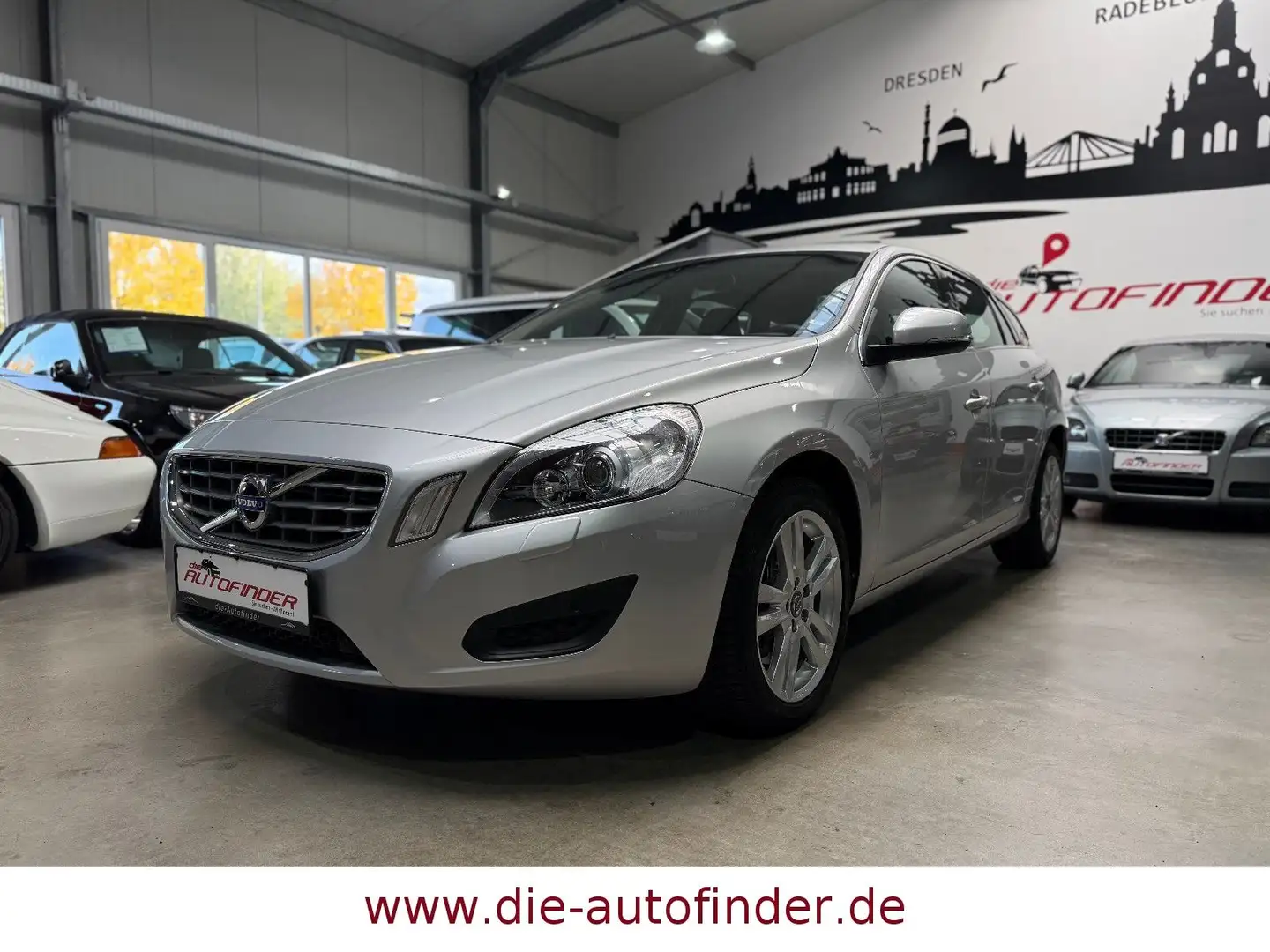 Volvo V60 2.0 T5 BiXenon,Navi,Leder,GSD,PDC,1.Hand,17" Argent - 1