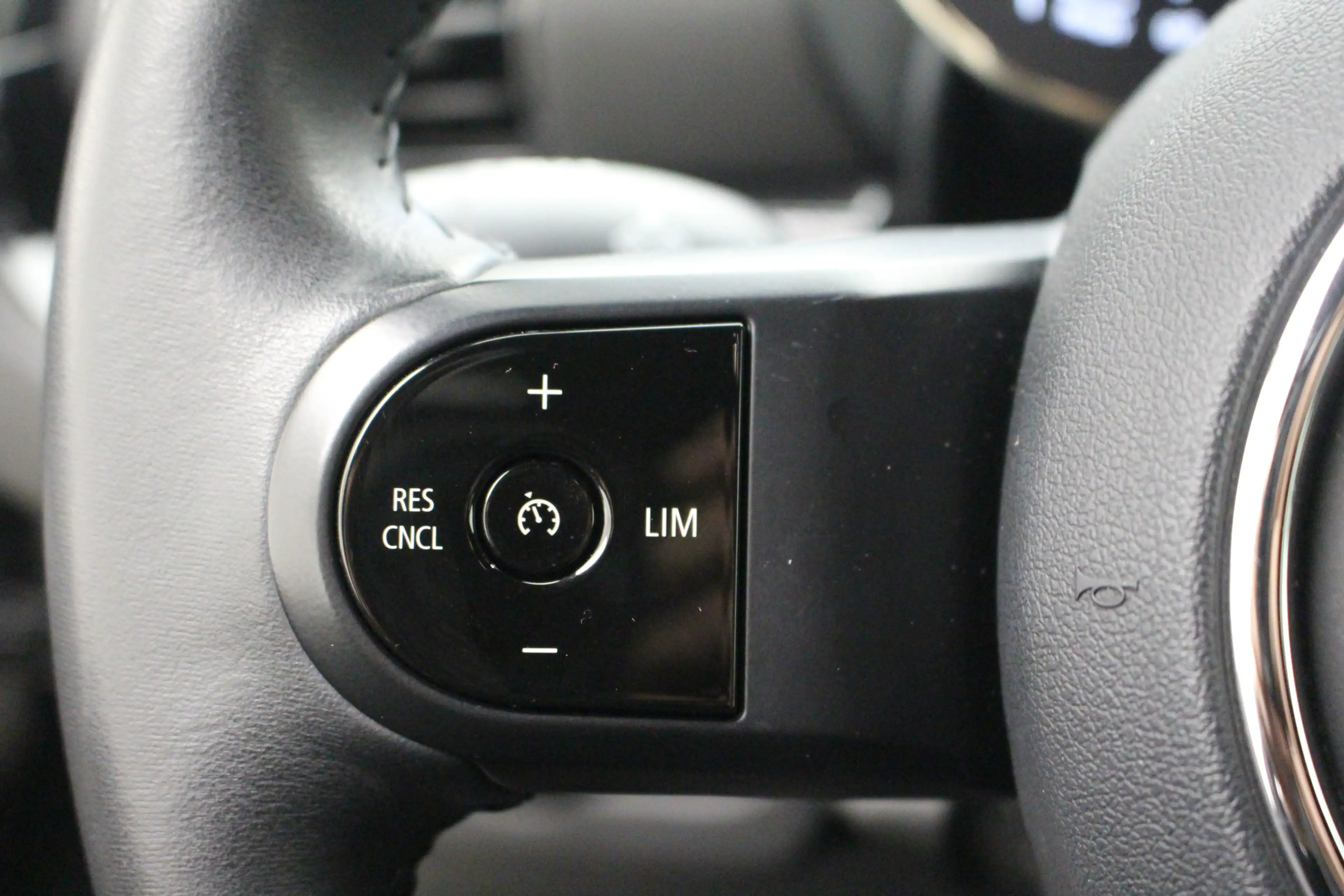 MINI Cooper Clubman Business Edition | 18" | Alarm | Privacy Glass | N — photo 13