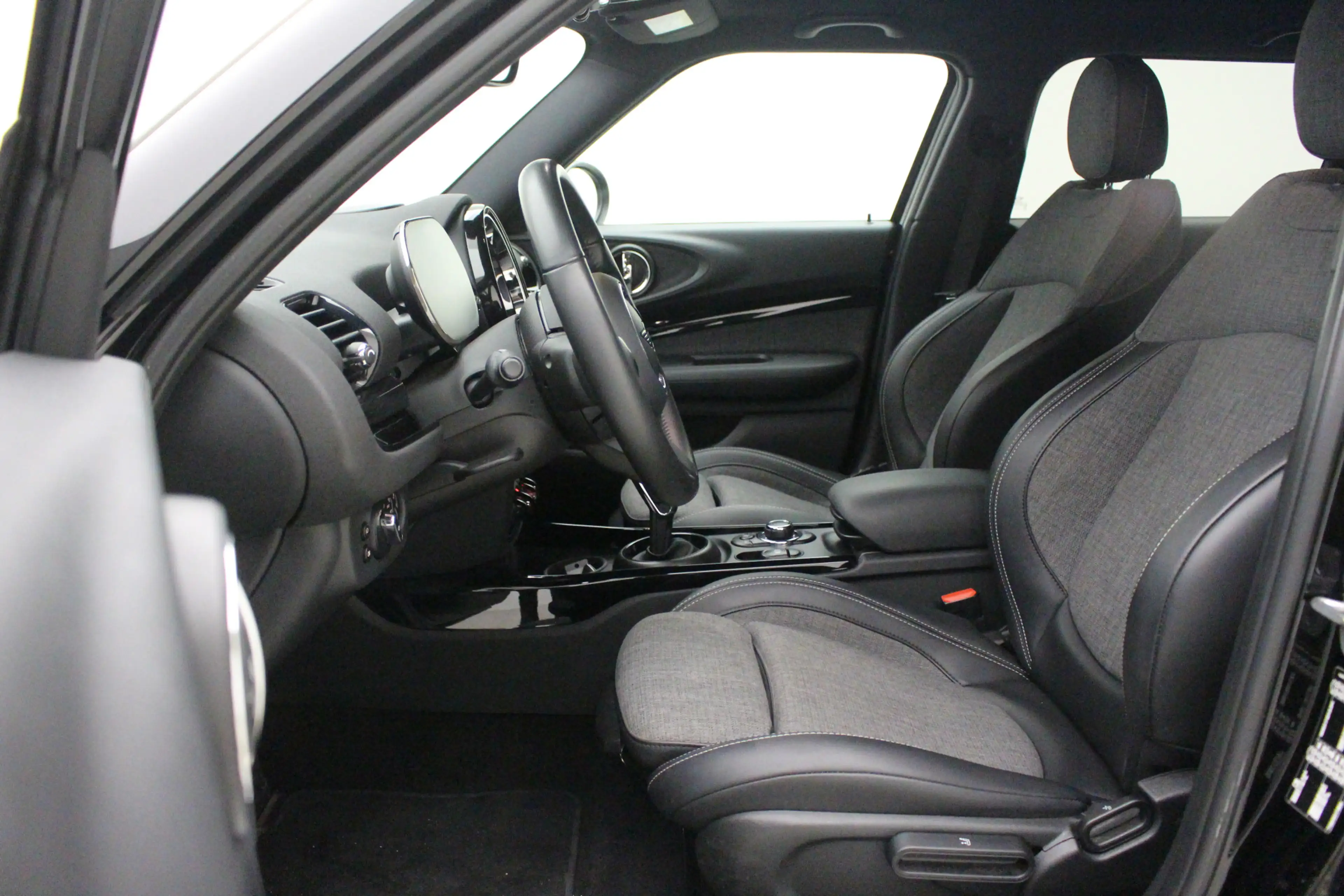 MINI Cooper Clubman Business Edition | 18" | Alarm | Privacy Glass | N — photo 9