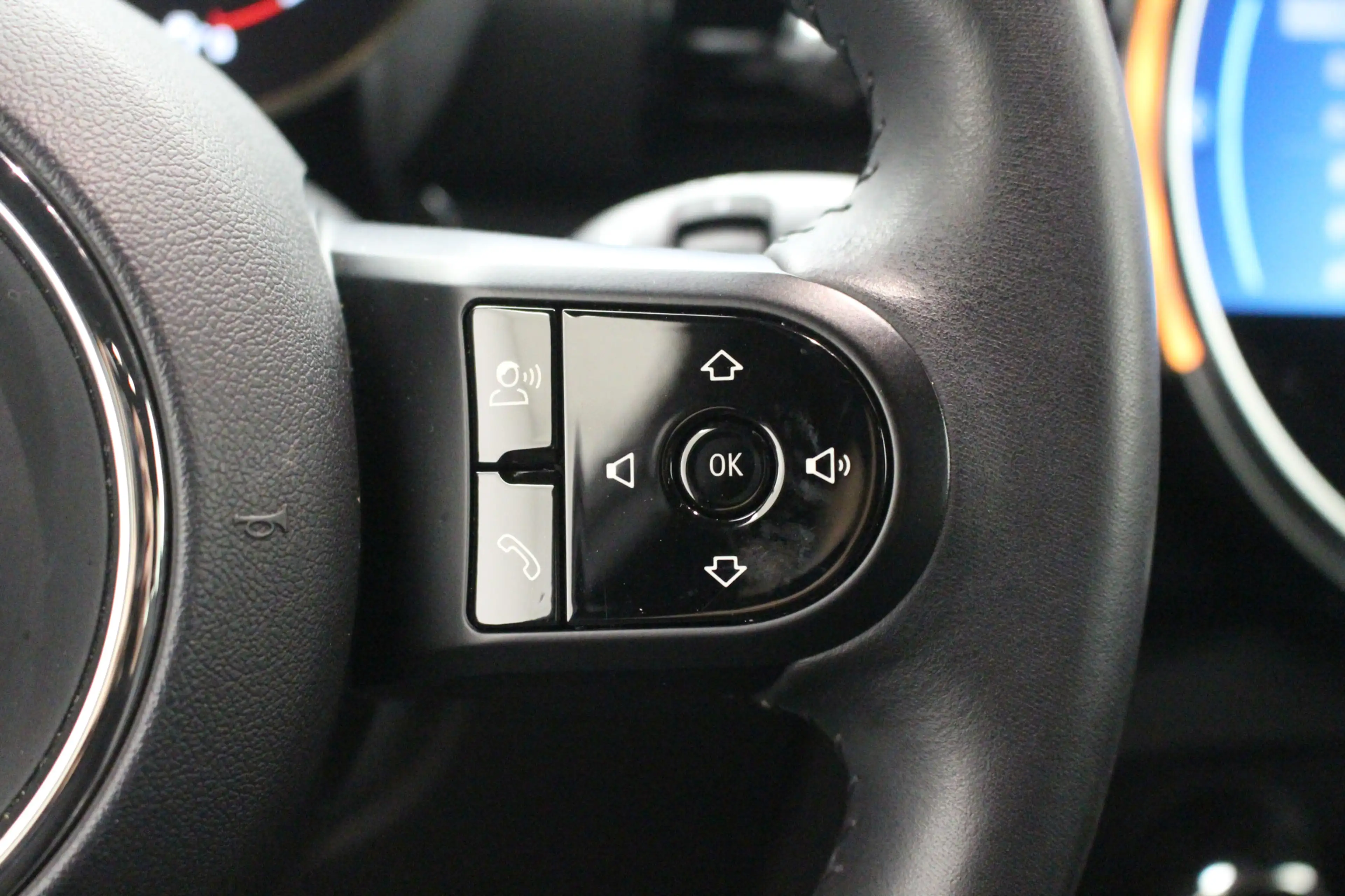 MINI Cooper Clubman Business Edition | 18" | Alarm | Privacy Glass | N — photo 14