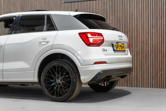 Audi Q2 view 7