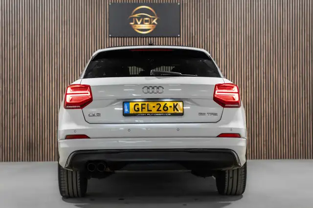 Audi Q2 view 9