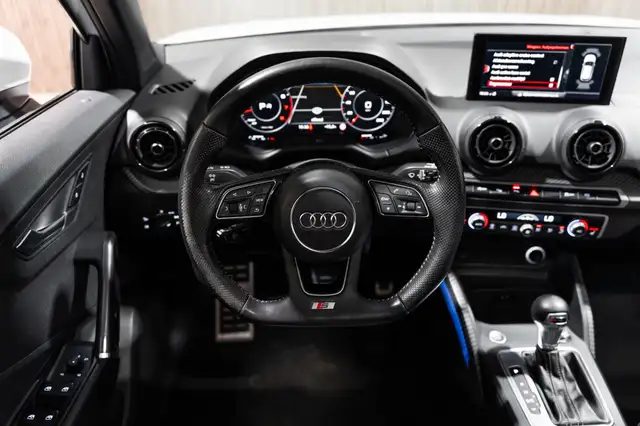 Audi Q2 view 13