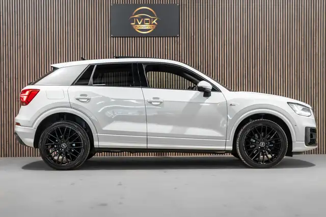 Audi Q2 view 8