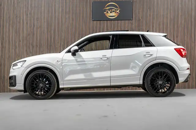 Audi Q2 view 6