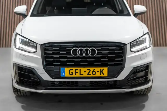 Audi Q2 view 5