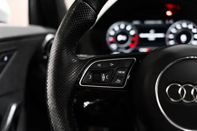 Audi Q2 view 12