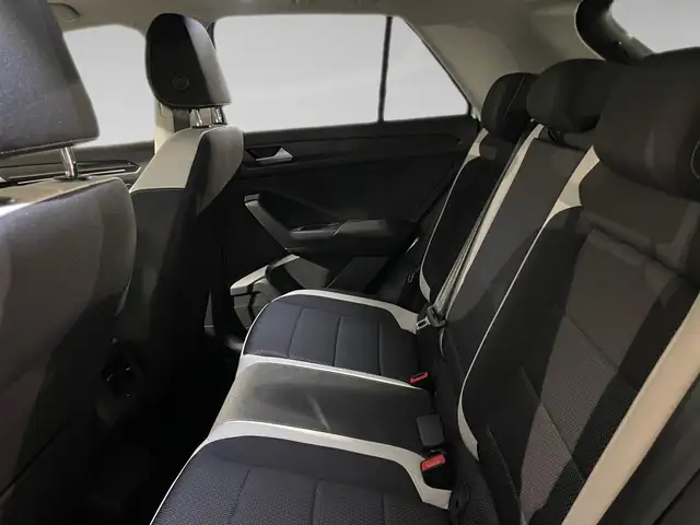 Volkswagen T-Roc view 11