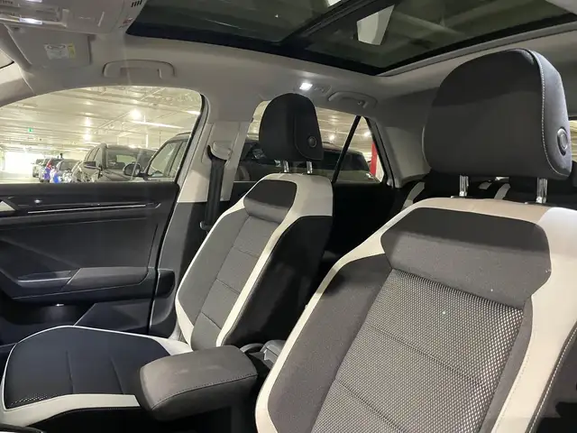 Volkswagen T-Roc view 13
